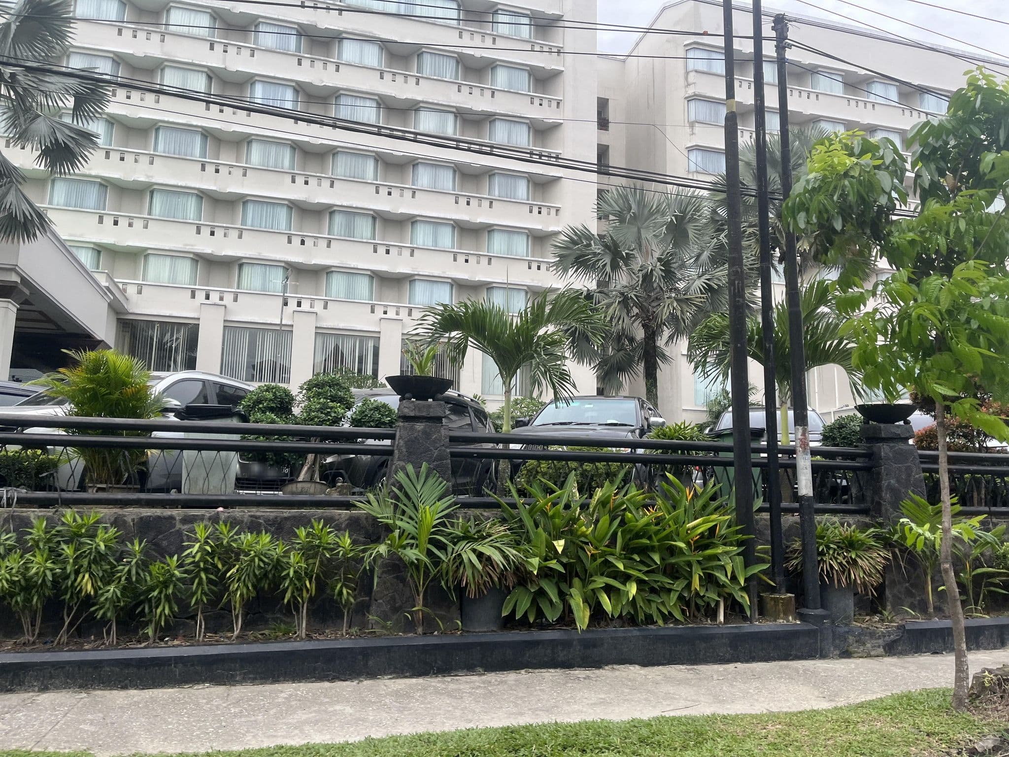 Street view near Hotel Pangeran Lantai 5, Pekanbaru — © haneststs (CC BY-SA · Mapillary)