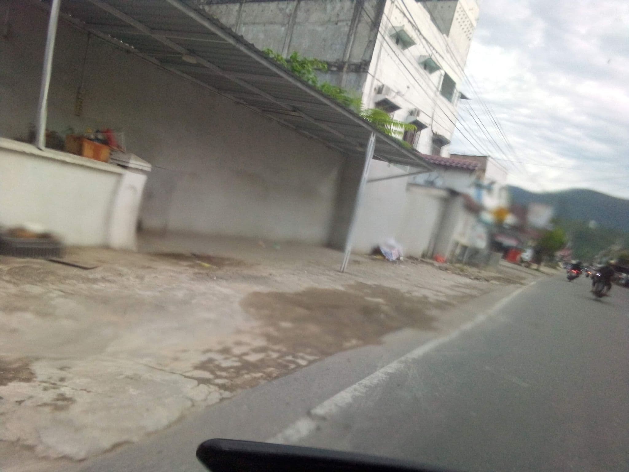 Street view near Grand Leuser Hotel, Blangpidie — © ikwe (CC BY-SA · Mapillary)