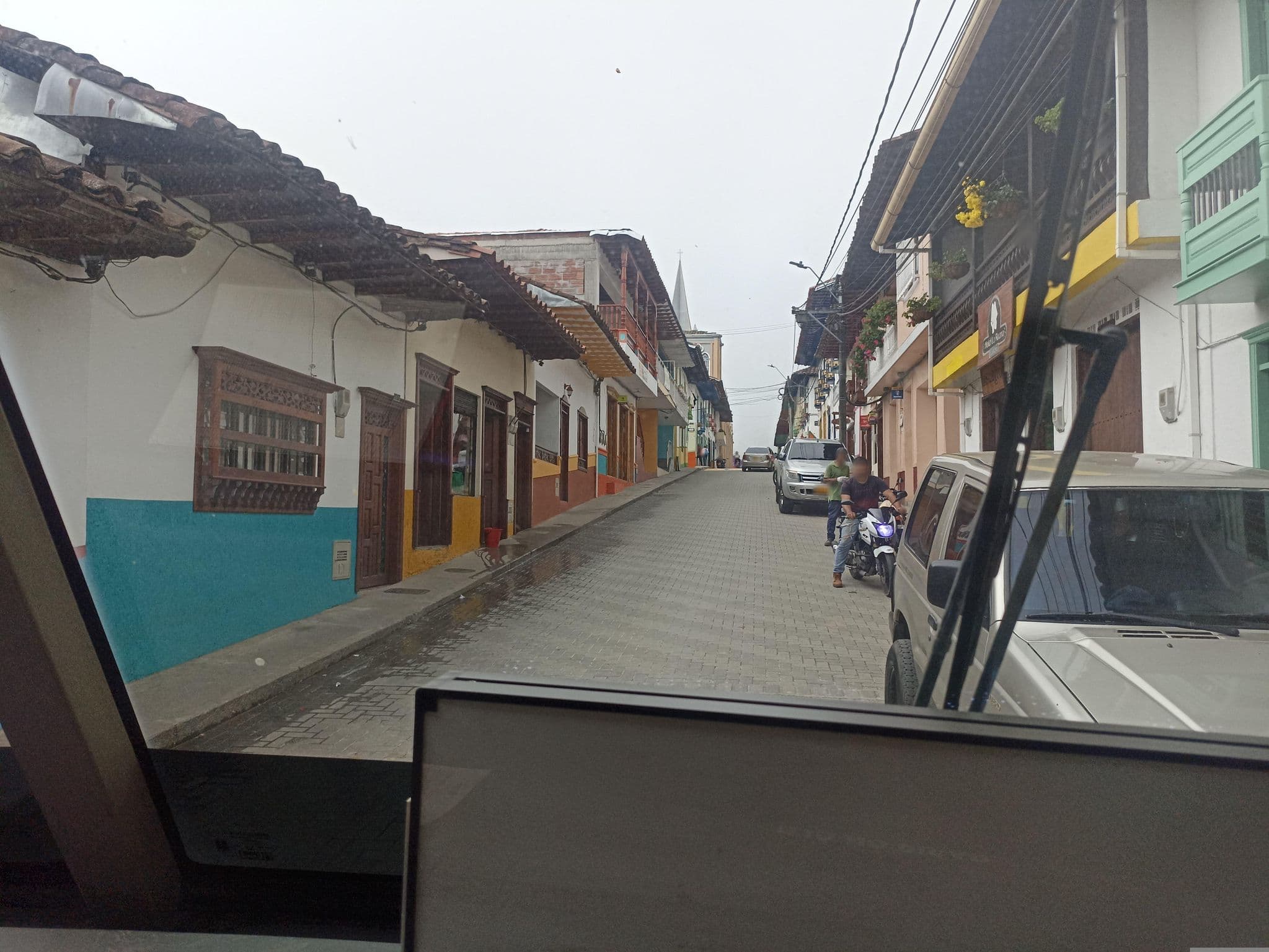 Street view near Hotel La Ruana, Caramanta — © ljtoro (CC BY-SA · Mapillary)