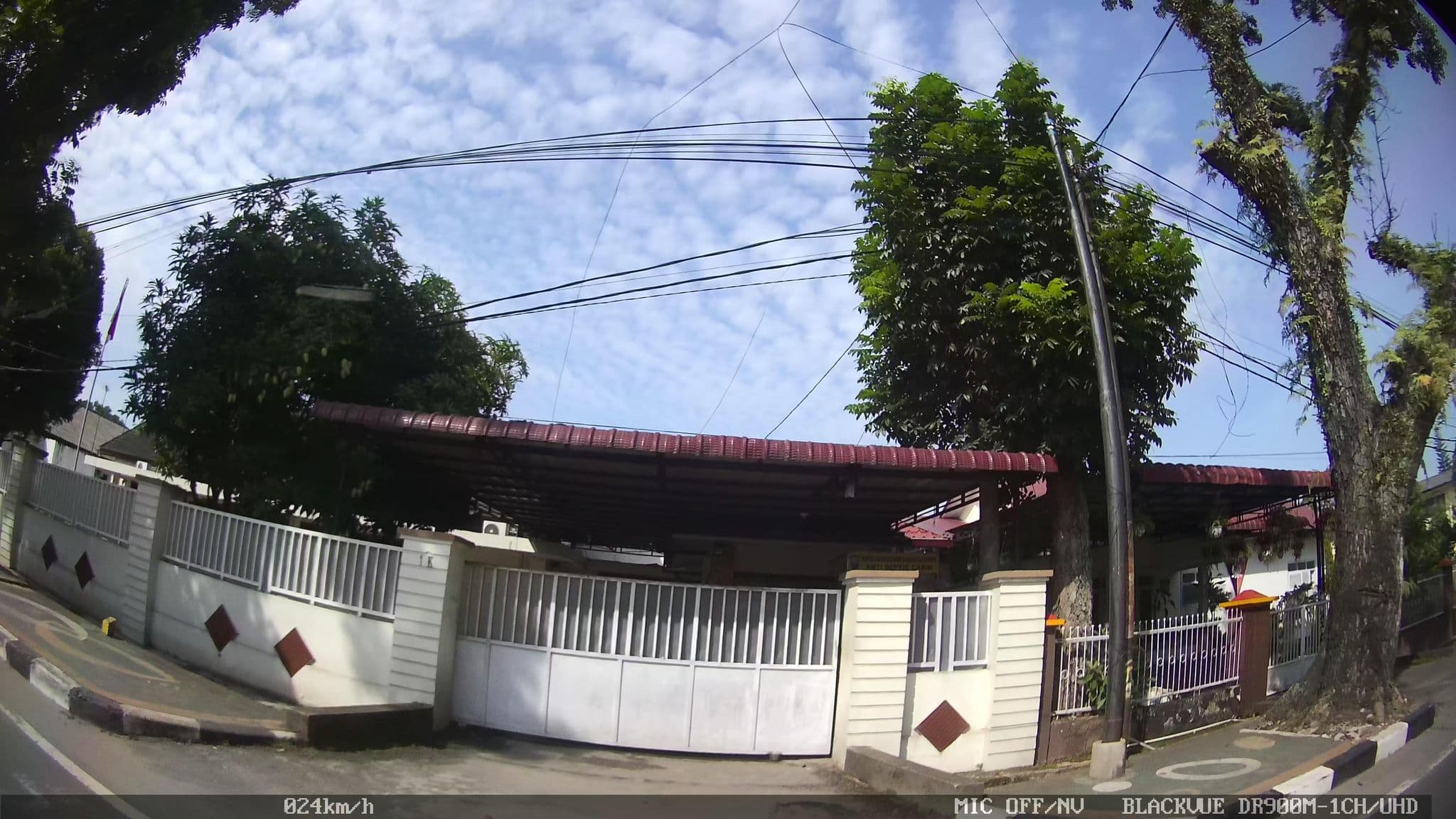 Street view near Cherry pink hotel, Medan — © kaart_2 (CC BY-SA · Mapillary)