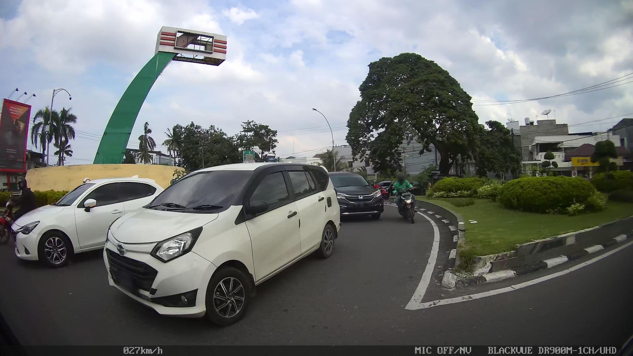 Street view near Kantor Taman Simalem Resort, Medan — © kaart_2 (CC BY-SA · Mapillary)