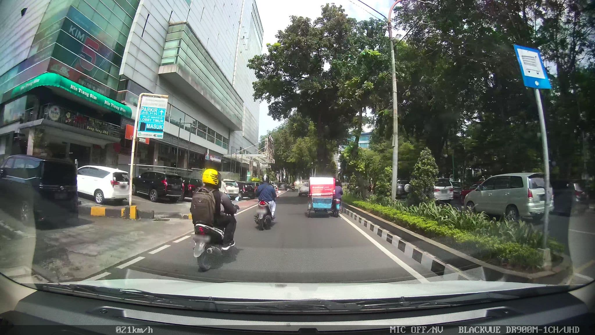 Street view near Hotel Elegant jln gatot subroto, Medan — © kaart_2 (CC BY-SA · Mapillary)