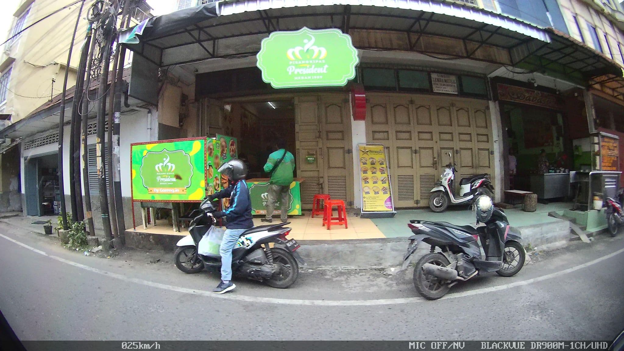 Street view near Pardede International Hotel Medan, Medan — © kaart_2 (CC BY-SA · Mapillary)