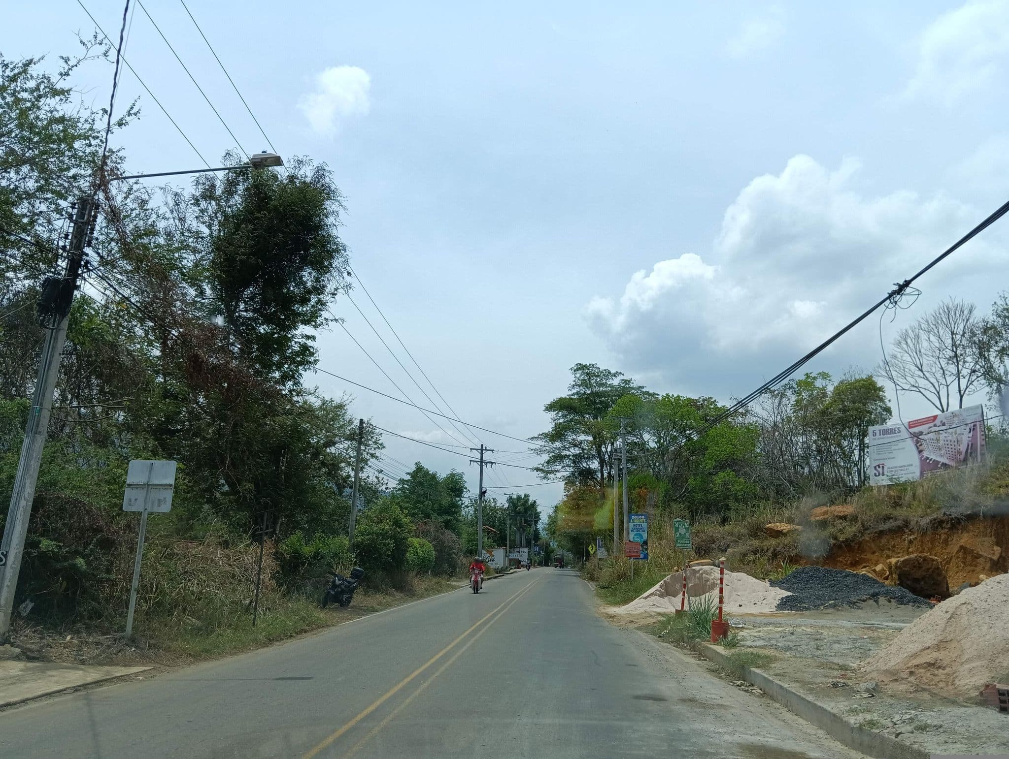 Street view near Hostel Travesia Ecologica, San Gil — © leogiga (CC BY-SA · Mapillary)
