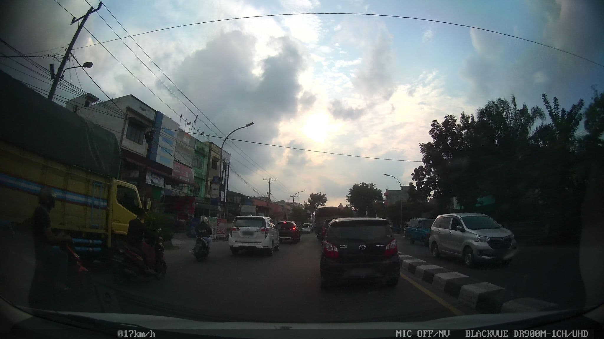 Street view near Penginapan Amiruddin, Medan — © kaart_2 (CC BY-SA · Mapillary)