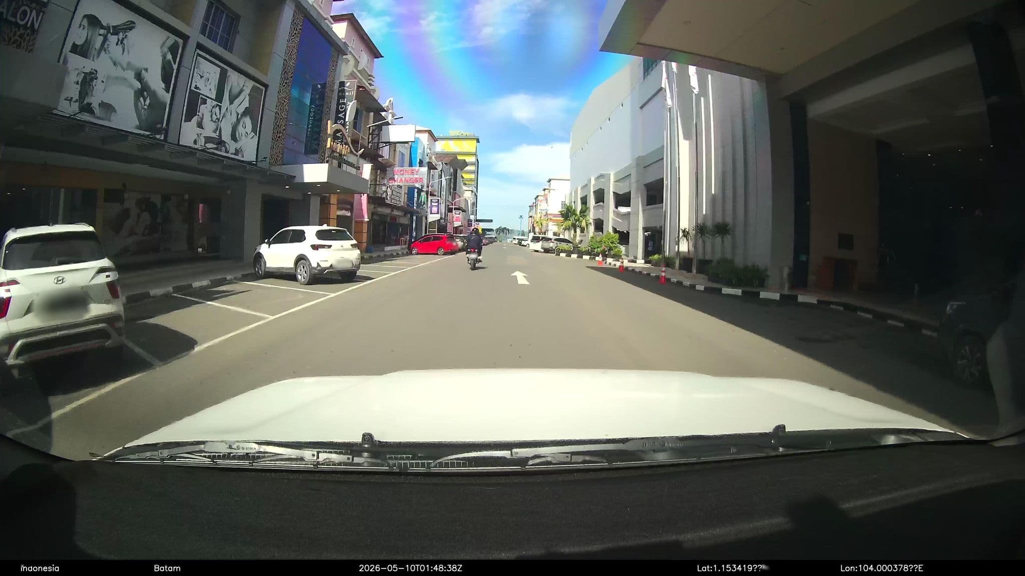 Street view near Lobby Swiss-belHotel Batam, Batam — © Kaart---FRONT (CC BY-SA · Mapillary)