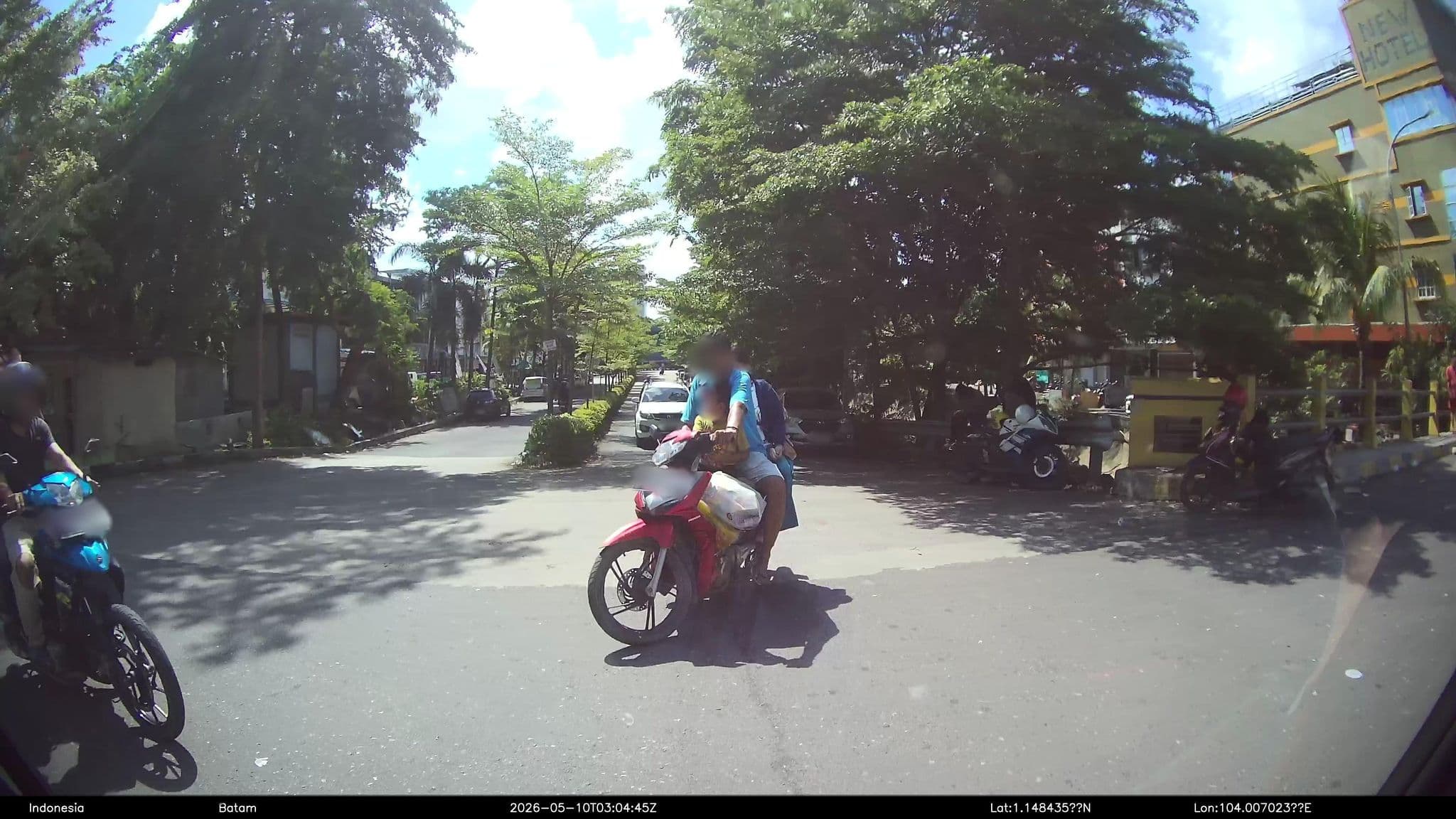 Street view near Memory Hotel Batam, Batam — © Kaart---LEFT (CC BY-SA · Mapillary)