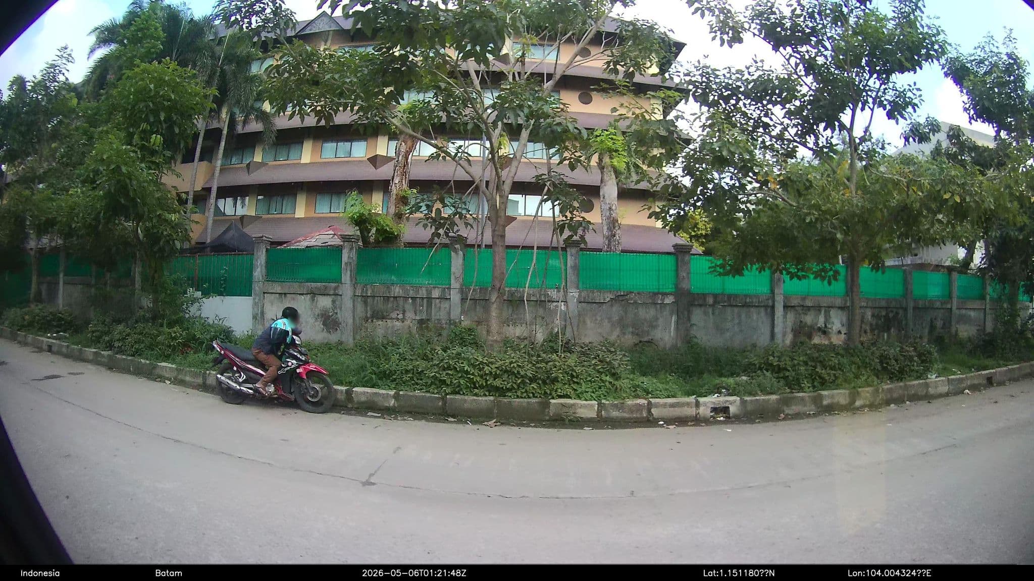Street view near ห้อง 435 โรงแรม Travelodge Batam, Batam — © Kaart---RIGHT (CC BY-SA · Mapillary)