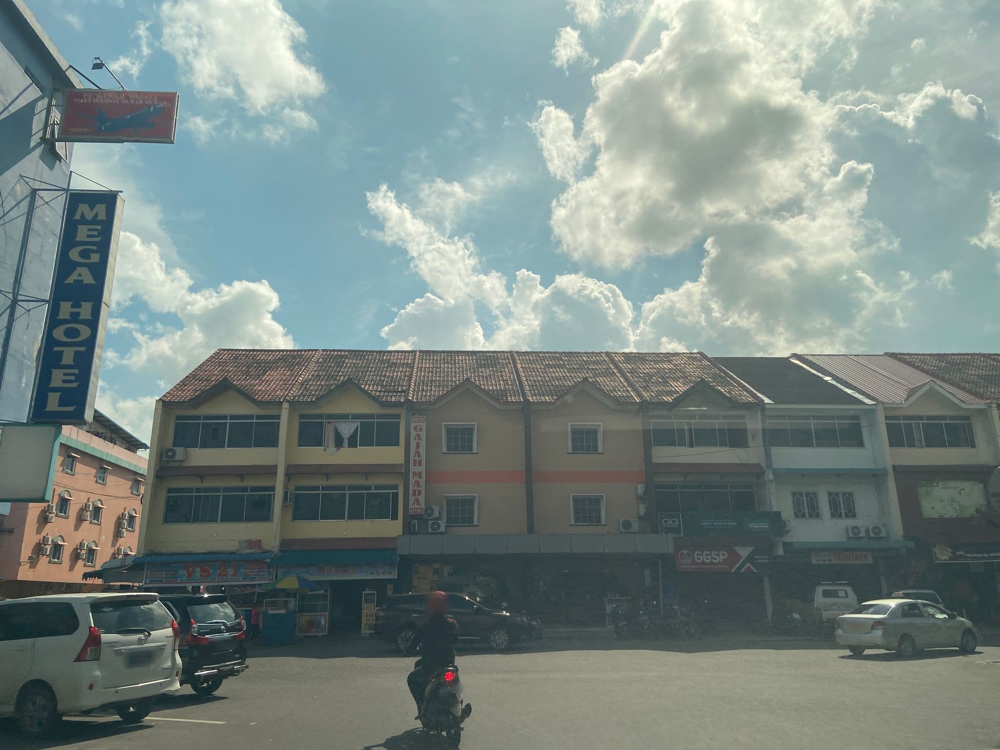 Street view near MORENA HOTEL, Batam — © david09 (CC BY-SA · Mapillary)