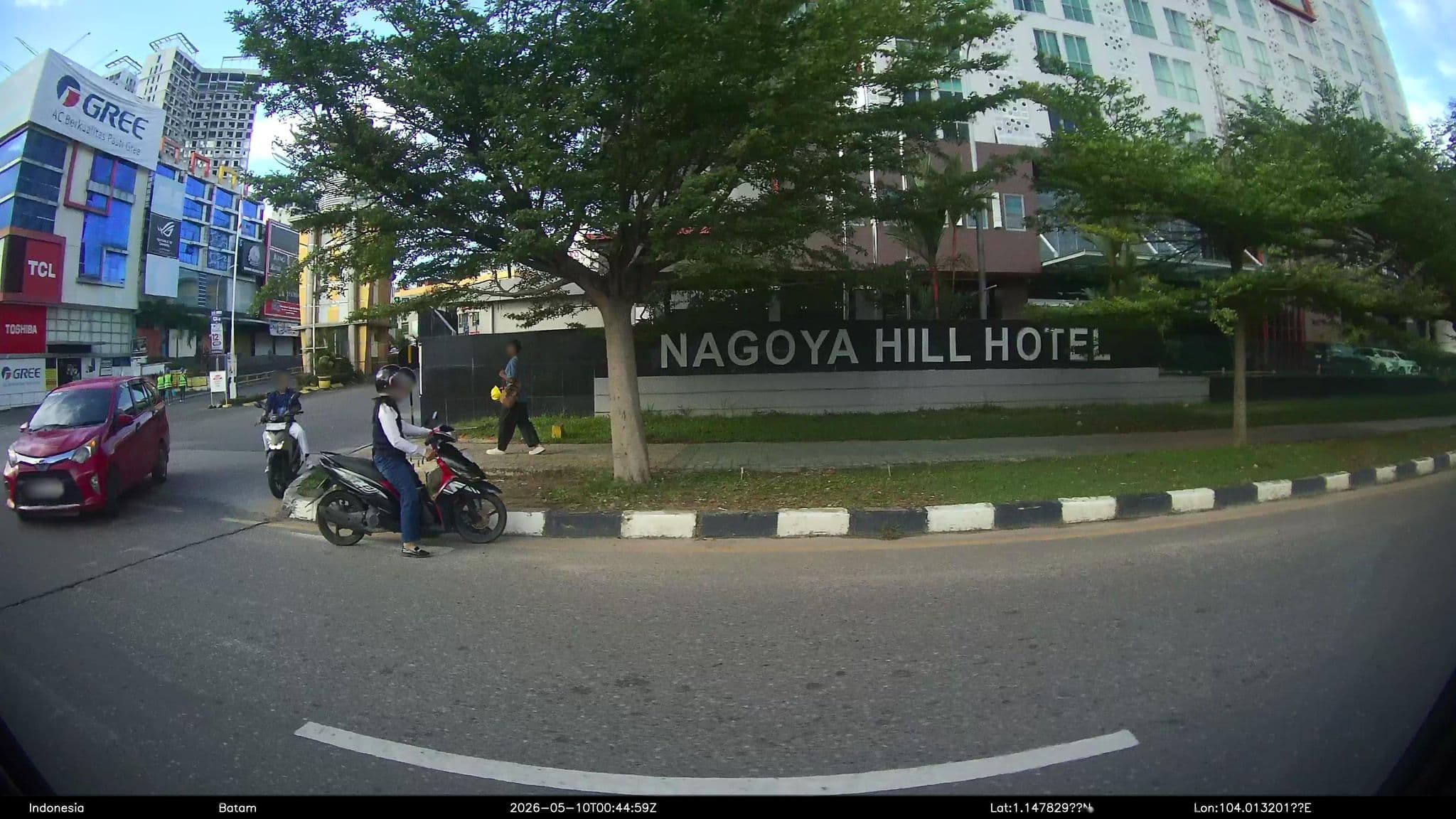 Street view near Nagoya Hill Oriental Restauran, Batam — © Kaart---LEFT (CC BY-SA · Mapillary)