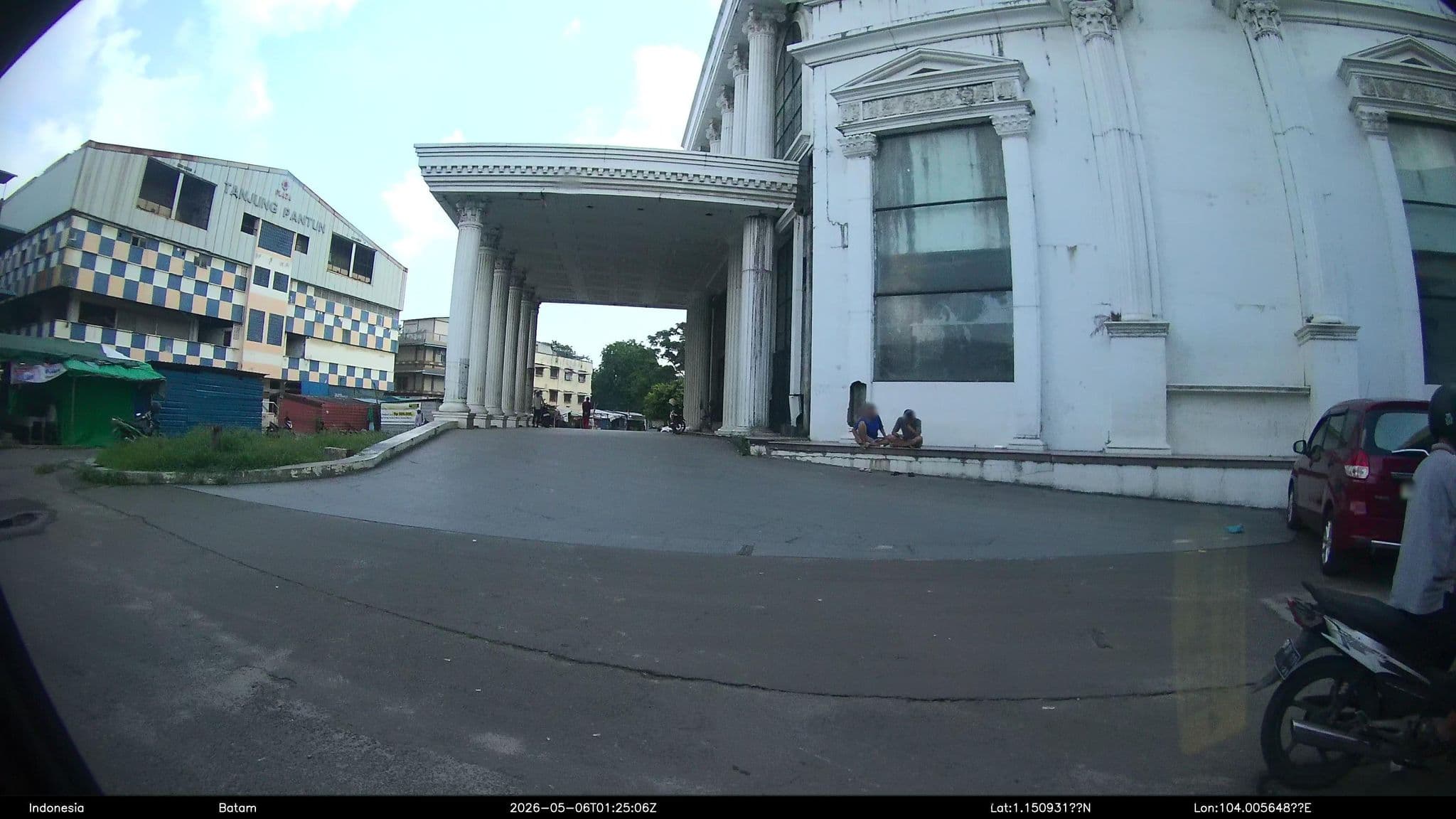 Street view near Grand Majesty Hotel, Batam — © Kaart---RIGHT (CC BY-SA · Mapillary)