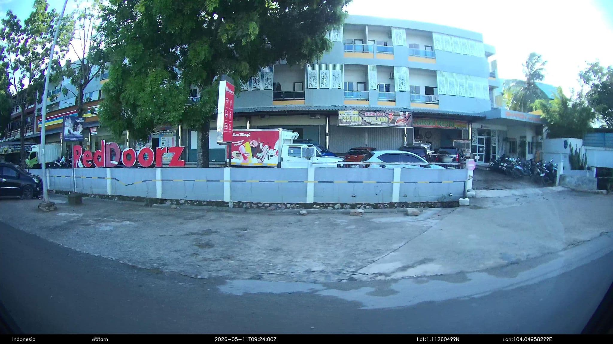 Street view near Mess's Employers Of Harris Hotel Batam Center, Batam — © Kaart---LEFT (CC BY-SA · Mapillary)