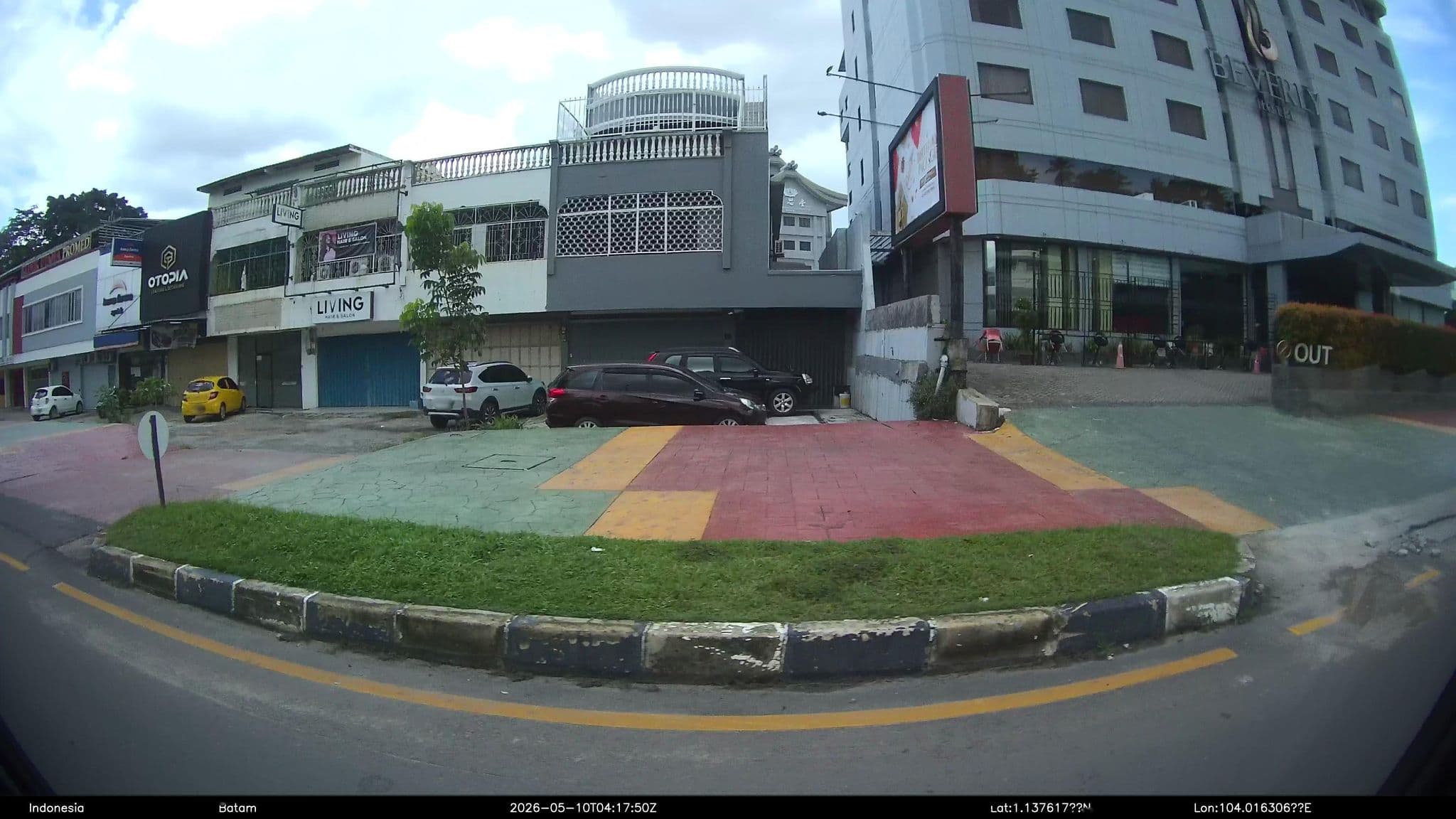 Street view near Swimming Pool Mercure Hotel, Batam — © Kaart---LEFT (CC BY-SA · Mapillary)