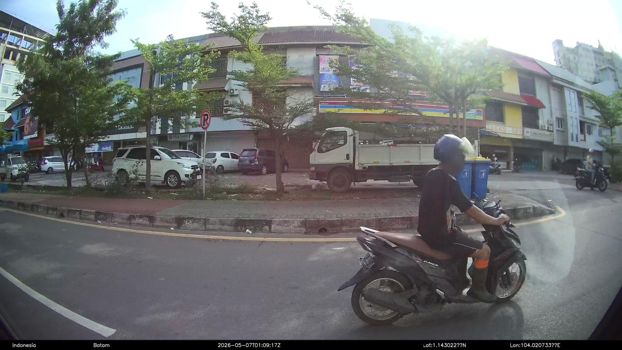 Street view near Polaris Hotel, Batam — © Kaart---LEFT (CC BY-SA · Mapillary)