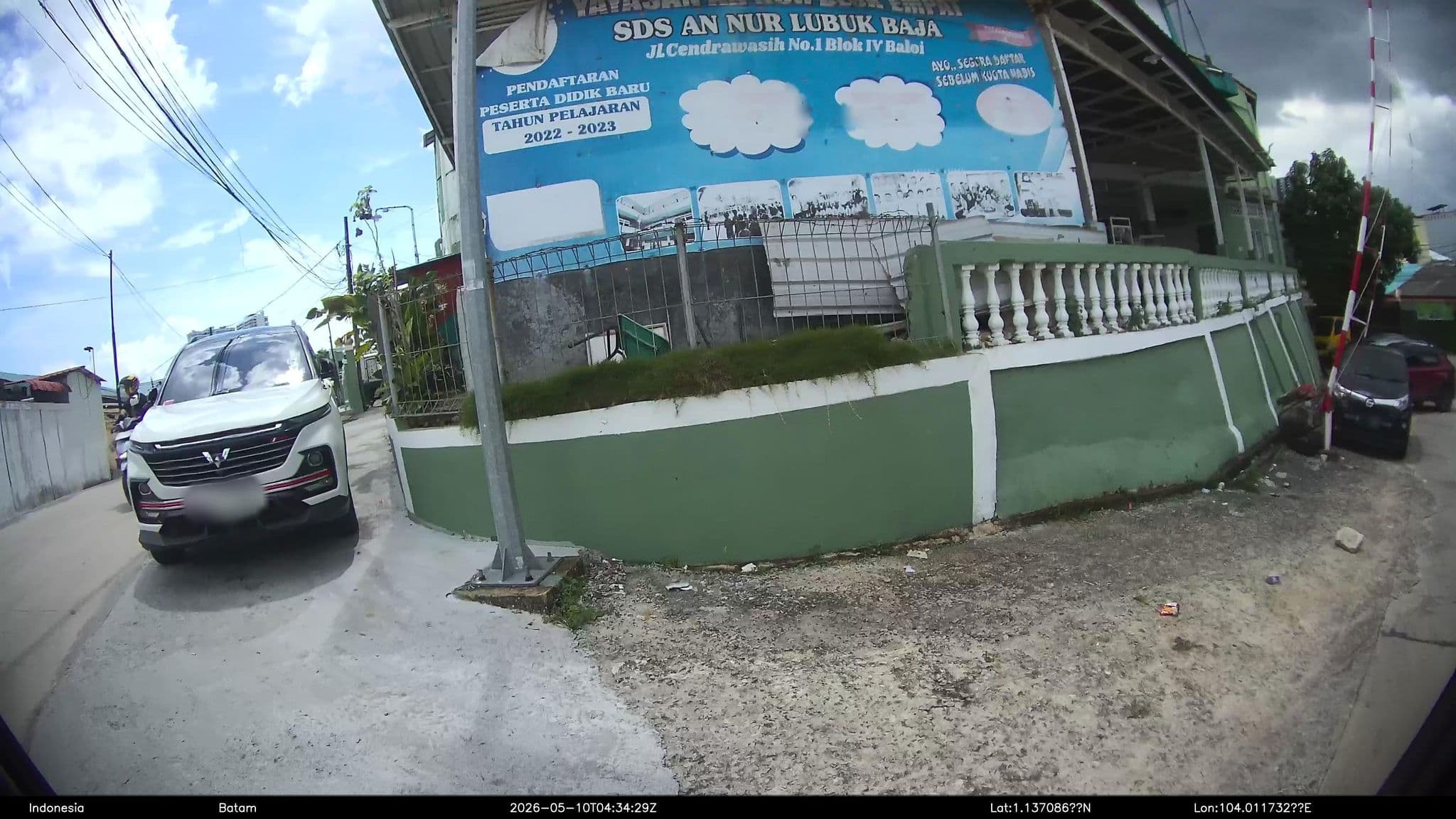 Street view near de best hotel, Batam — © Kaart---LEFT (CC BY-SA · Mapillary)