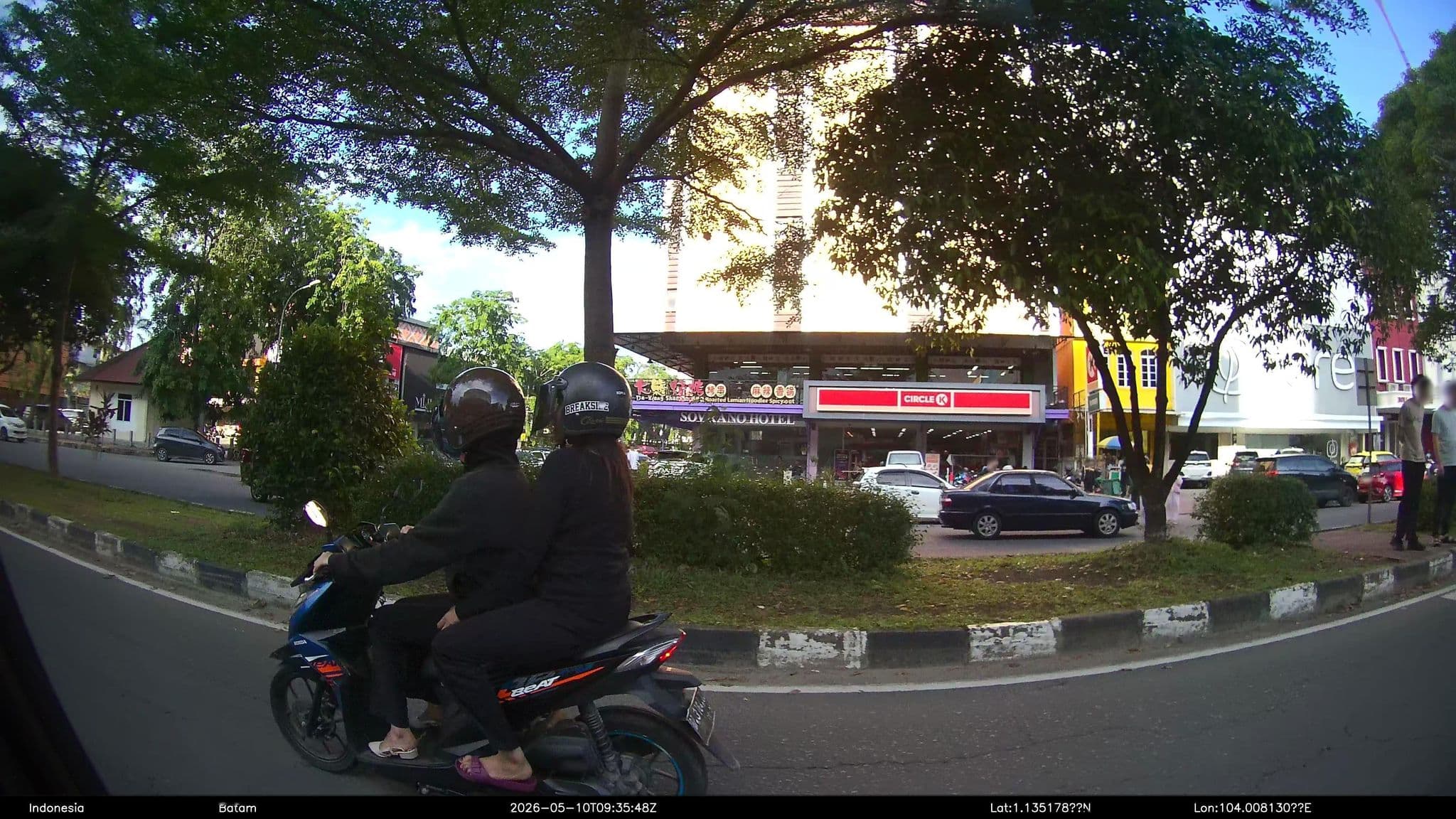 Street view near Sovrano Hotel Batam, Batam — © Kaart---RIGHT (CC BY-SA · Mapillary)