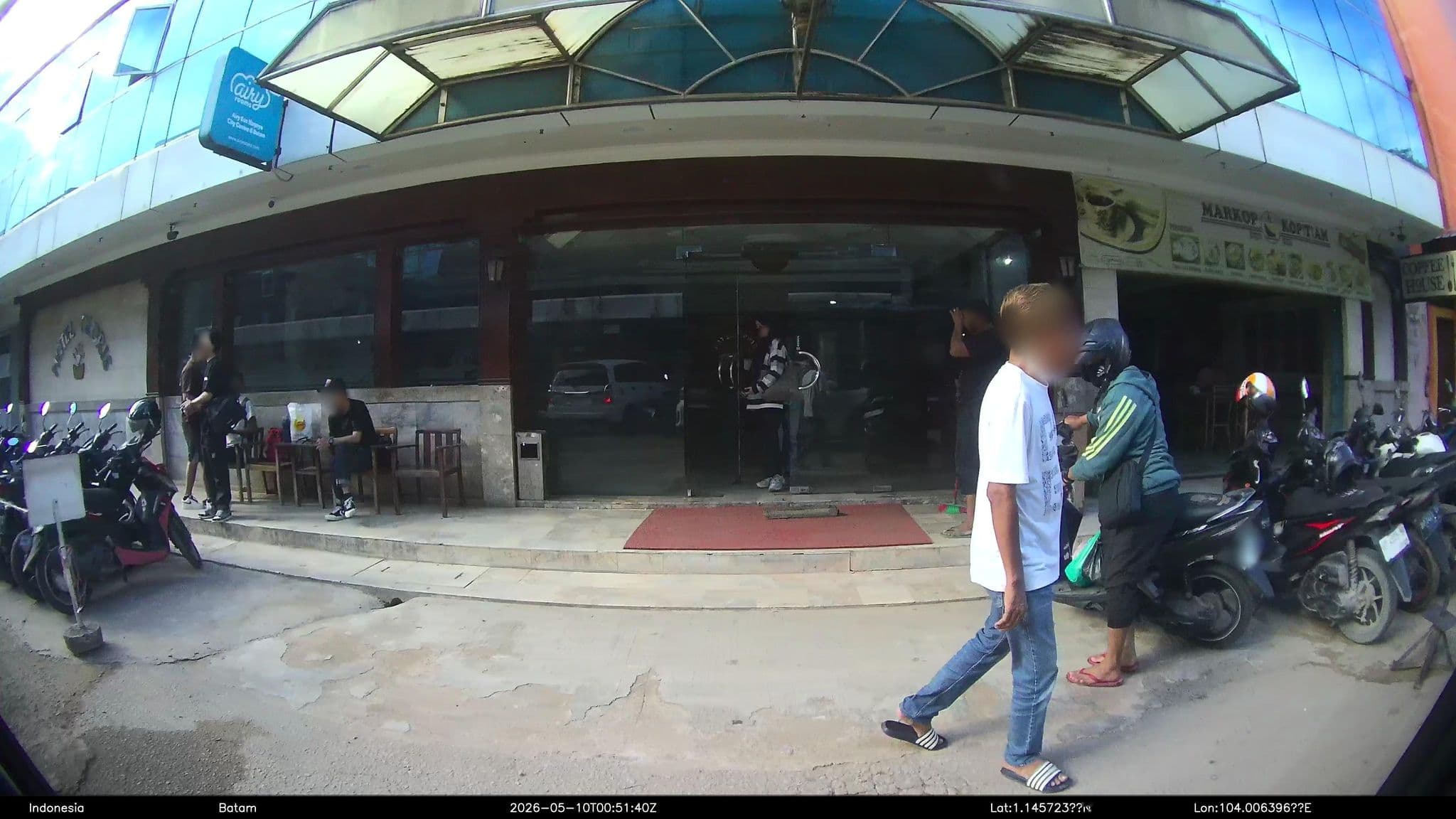Street view near Gloris Hotel, Batam — © Kaart---LEFT (CC BY-SA · Mapillary)