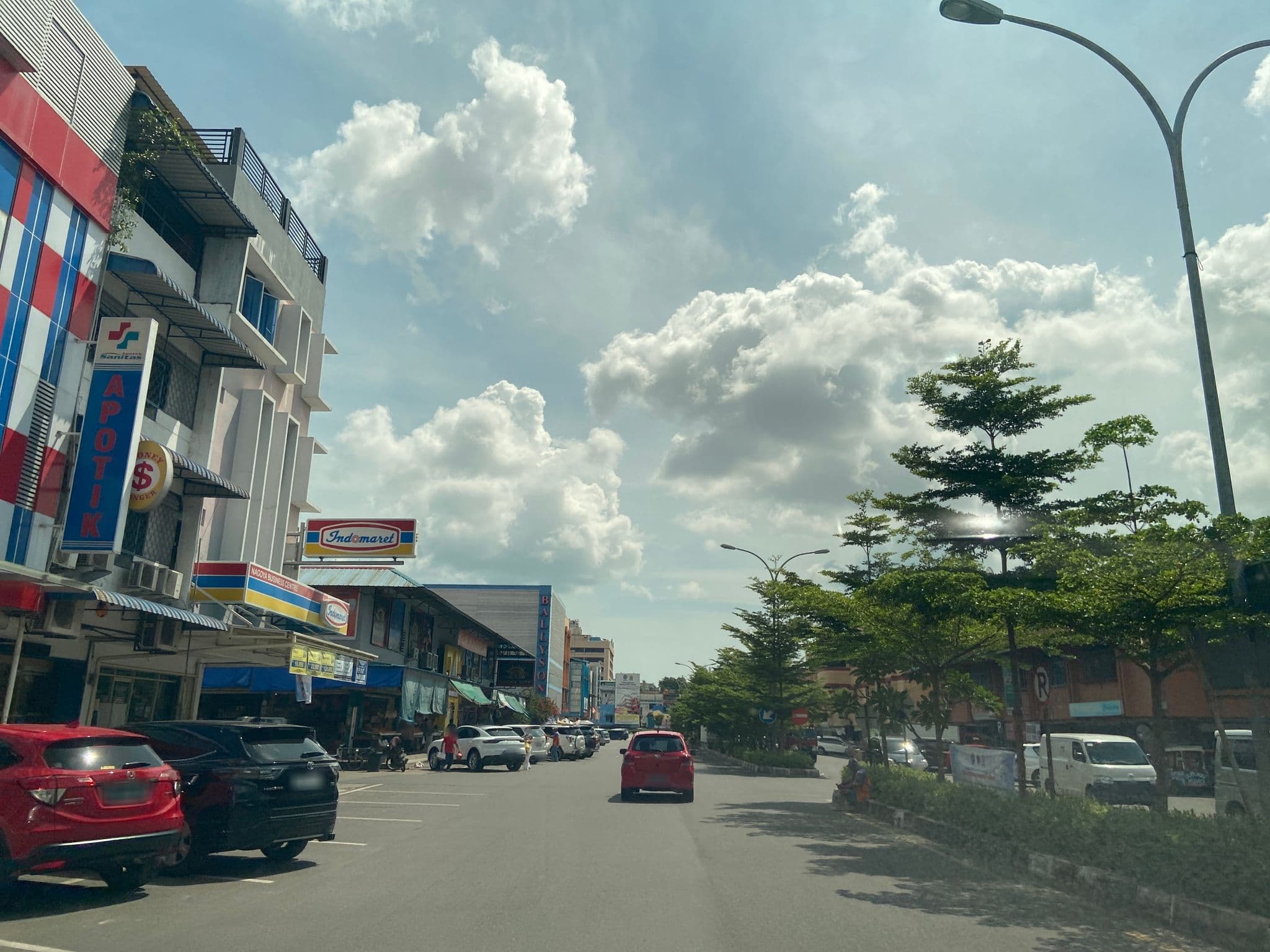 Street view near Hotel Istana Batam, Batam — © david09 (CC BY-SA · Mapillary)