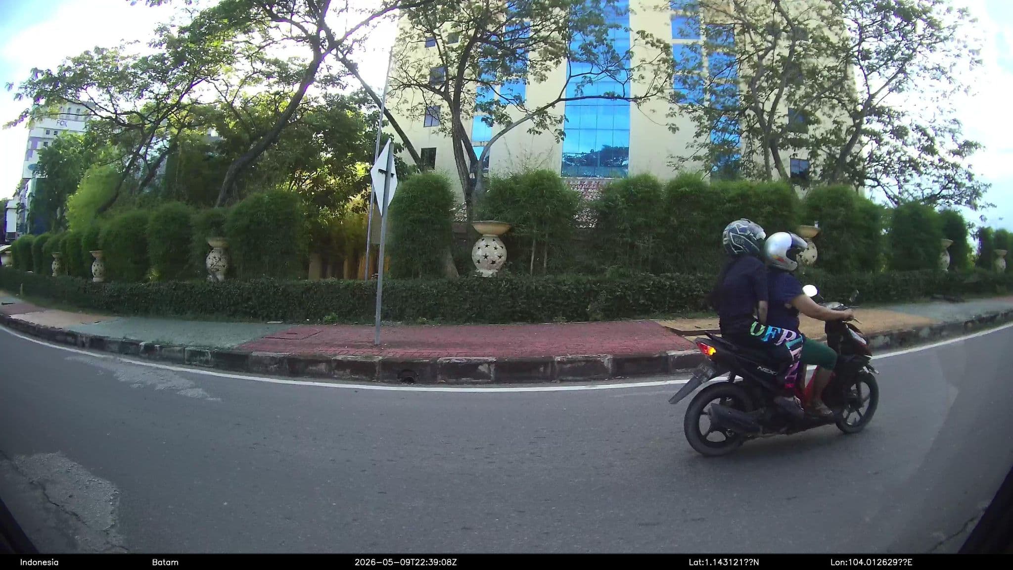 Street view near Solare Hotel & Resorts, Batam — © Kaart---LEFT (CC BY-SA · Mapillary)