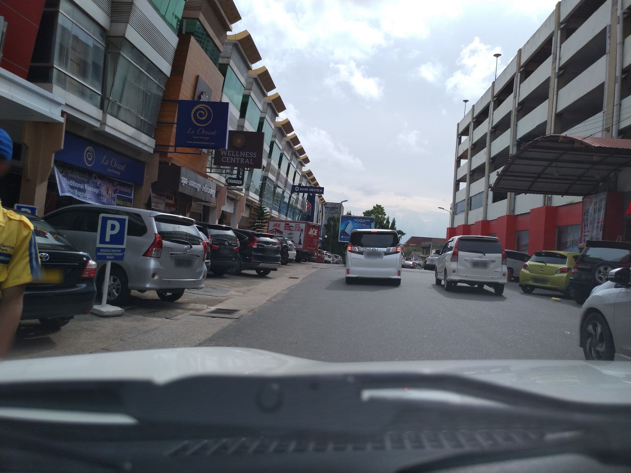 Street view near Amaris Hotel Nagoya, Batam — © feribacsi (CC BY-SA · Mapillary)