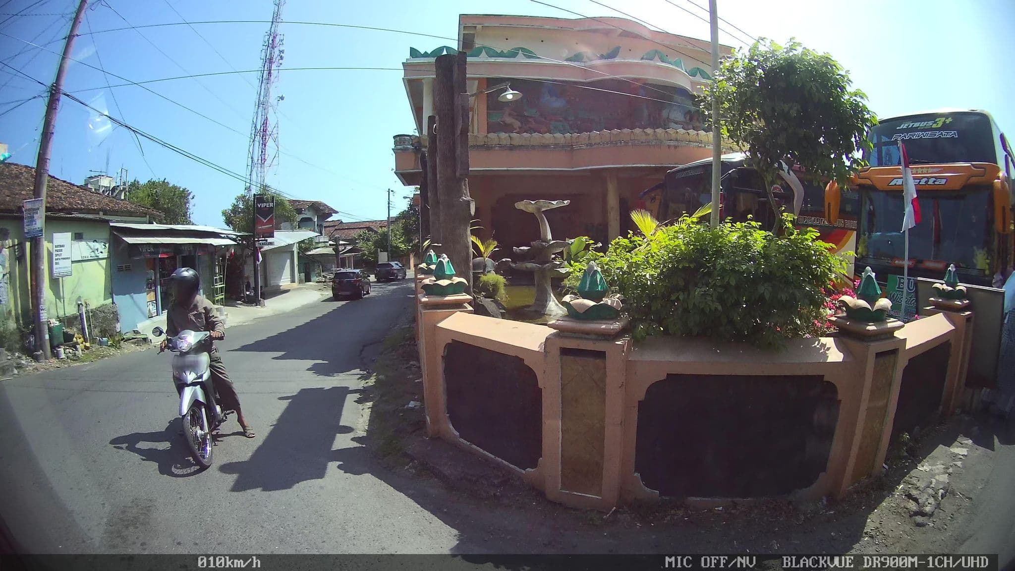 Street view near Hotel Gandung, Pundong — © kaart_2 (CC BY-SA · Mapillary)