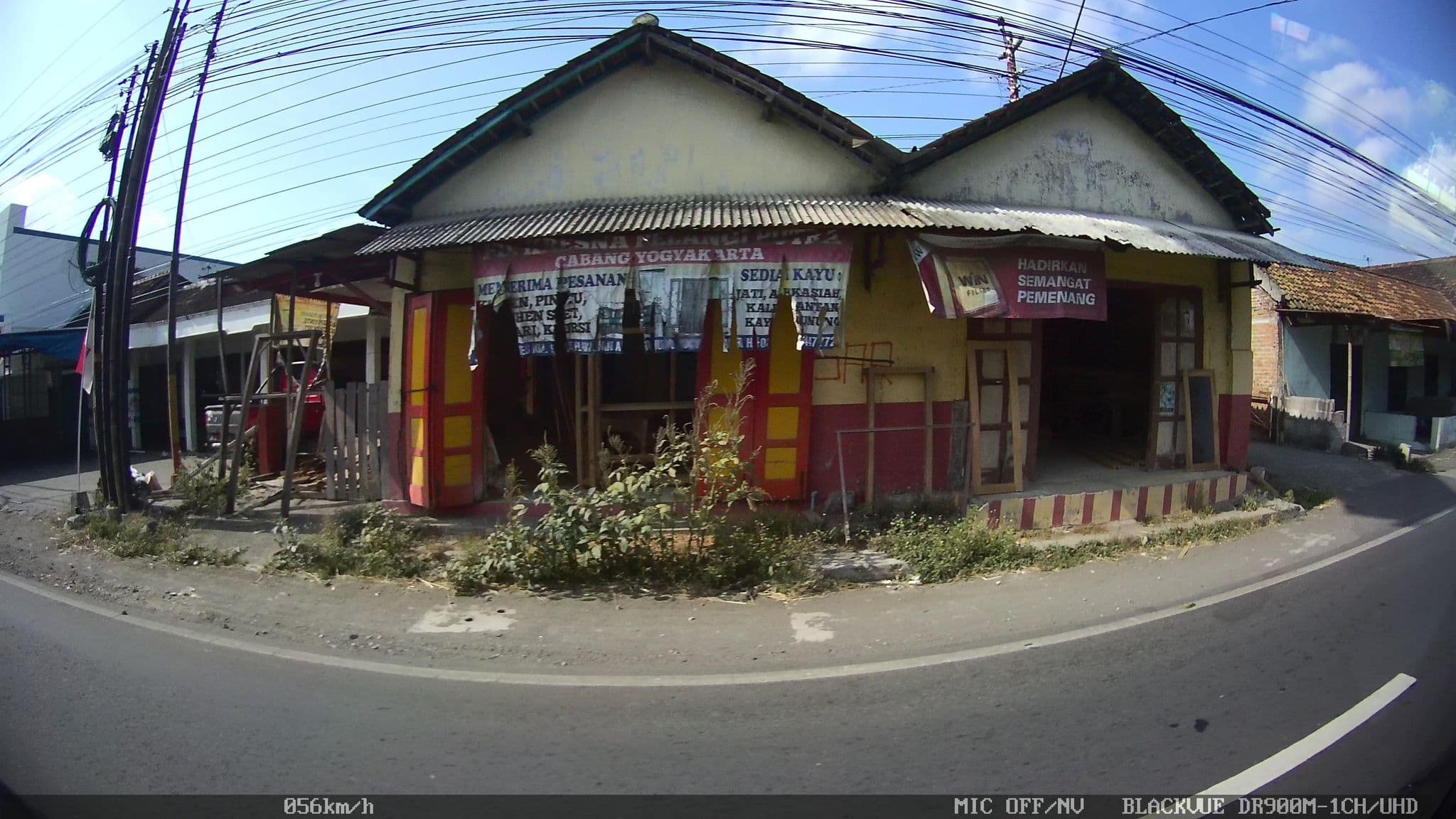 Street view near Queen Star Hotel, Godean — © kaart_2 (CC BY-SA · Mapillary)