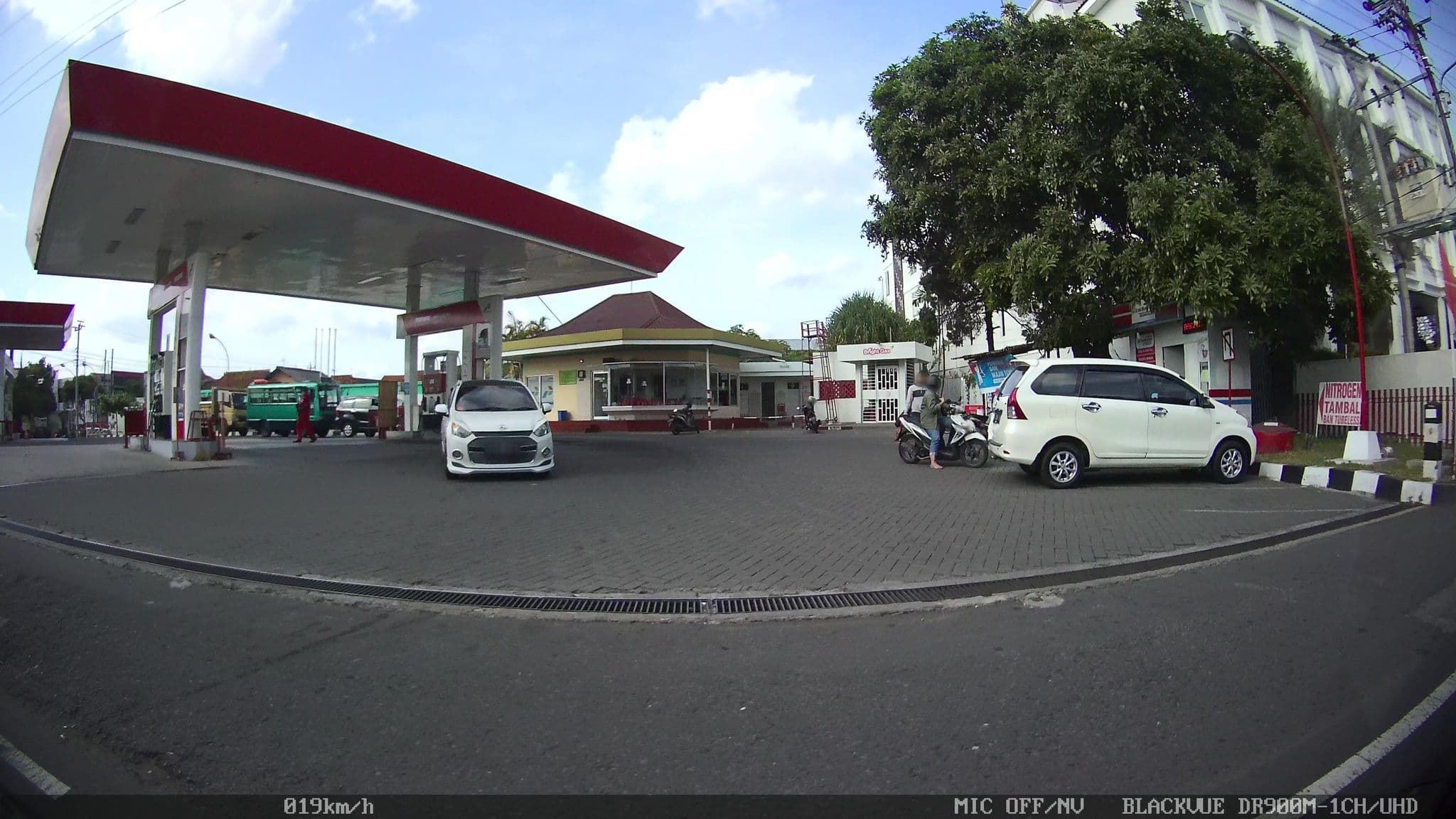 Street view near Lynn Hotel Jogokaryan, Yogyakarta — © kaart_2 (CC BY-SA · Mapillary)