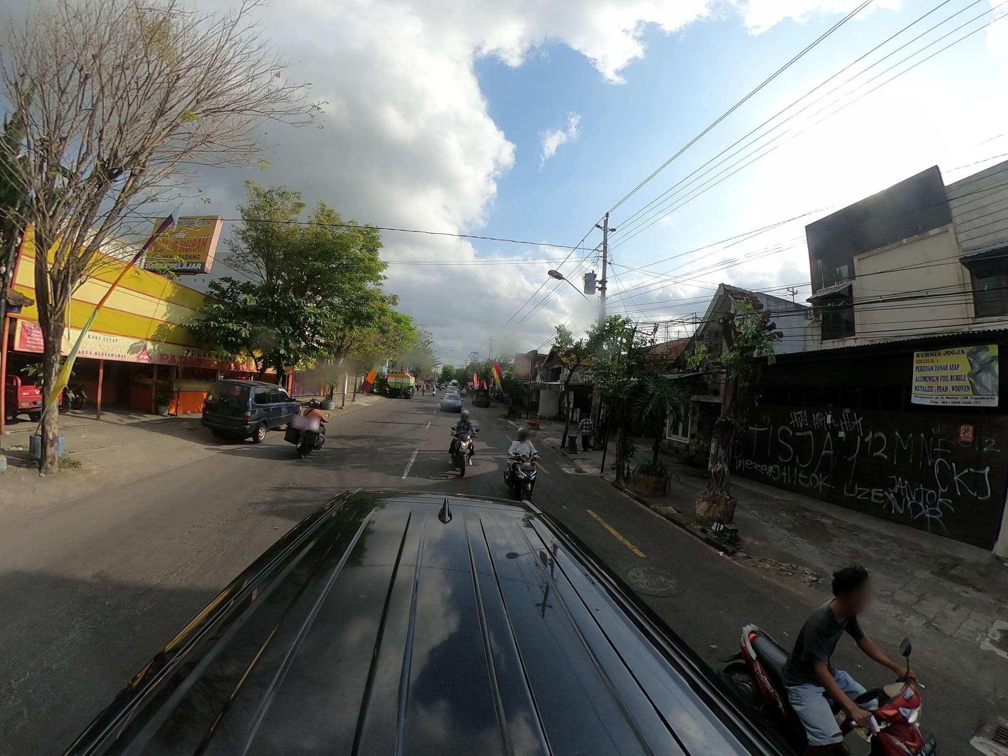 Street view near Winotosastro Hotel's, Yogyakarta — © CEFgoose (CC BY-SA · Mapillary)
