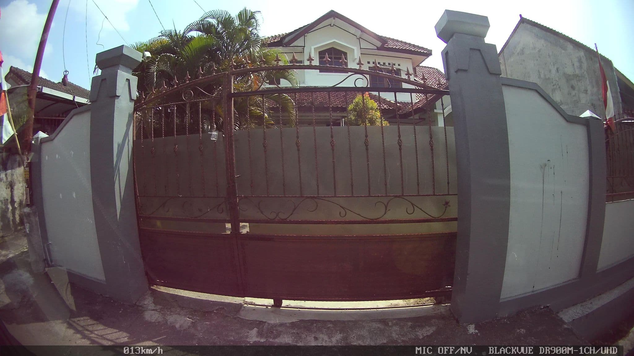 Street view near Batikan de Ville House, Yogyakarta — © kaart_1 (CC BY-SA · Mapillary)