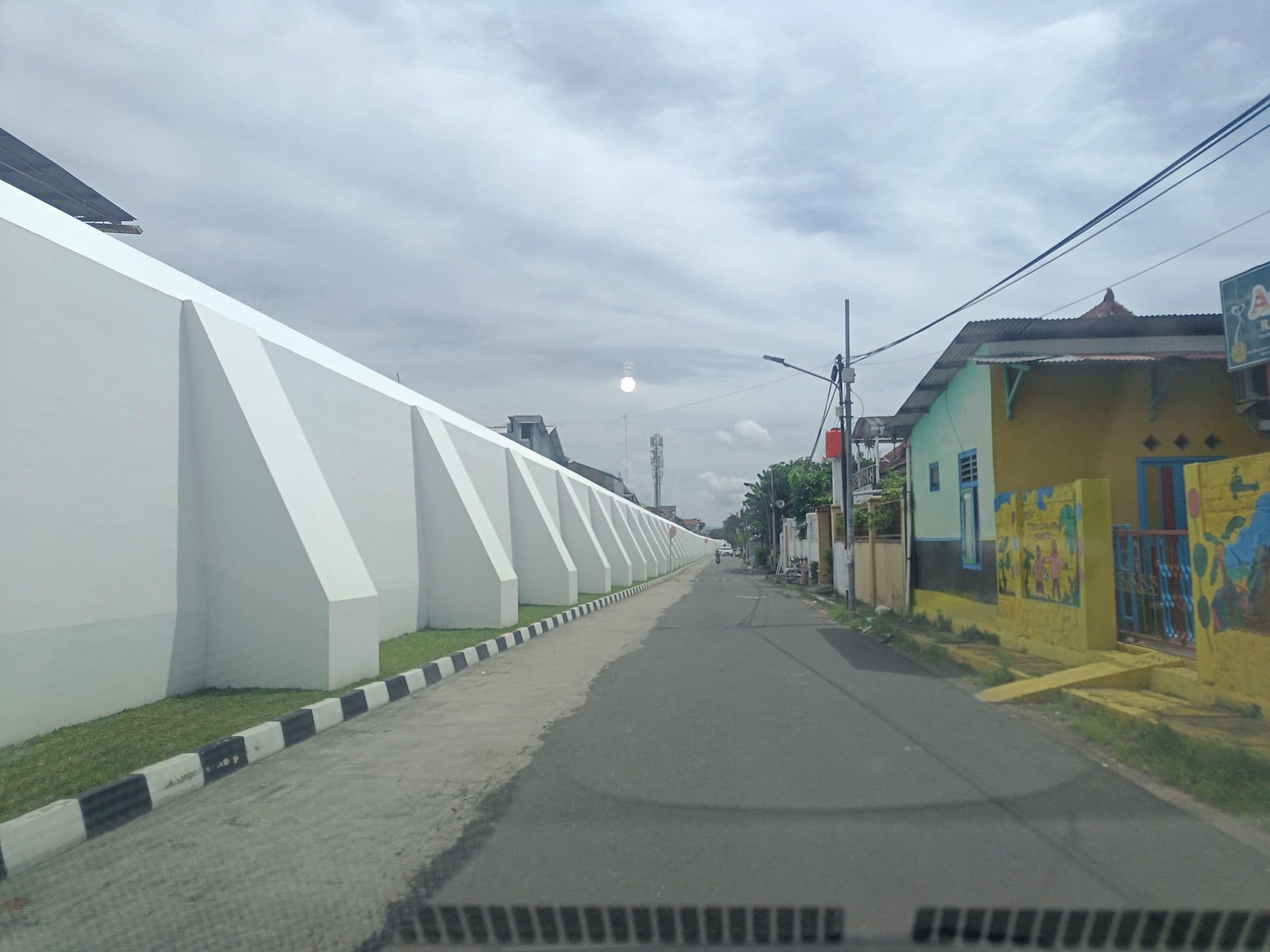 Street view near Eclipse Hotel, Yogyakarta — © hen0ch (CC BY-SA · Mapillary)
