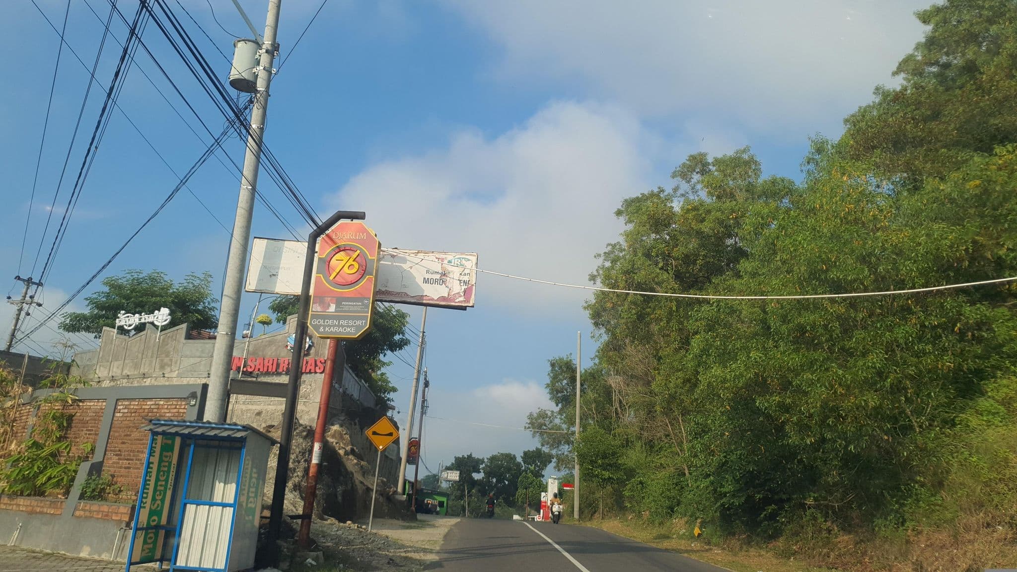 Street view near Hotel Golden Resort Wonogiri, Selogiri — © FotoPeta (CC BY-SA · Mapillary)