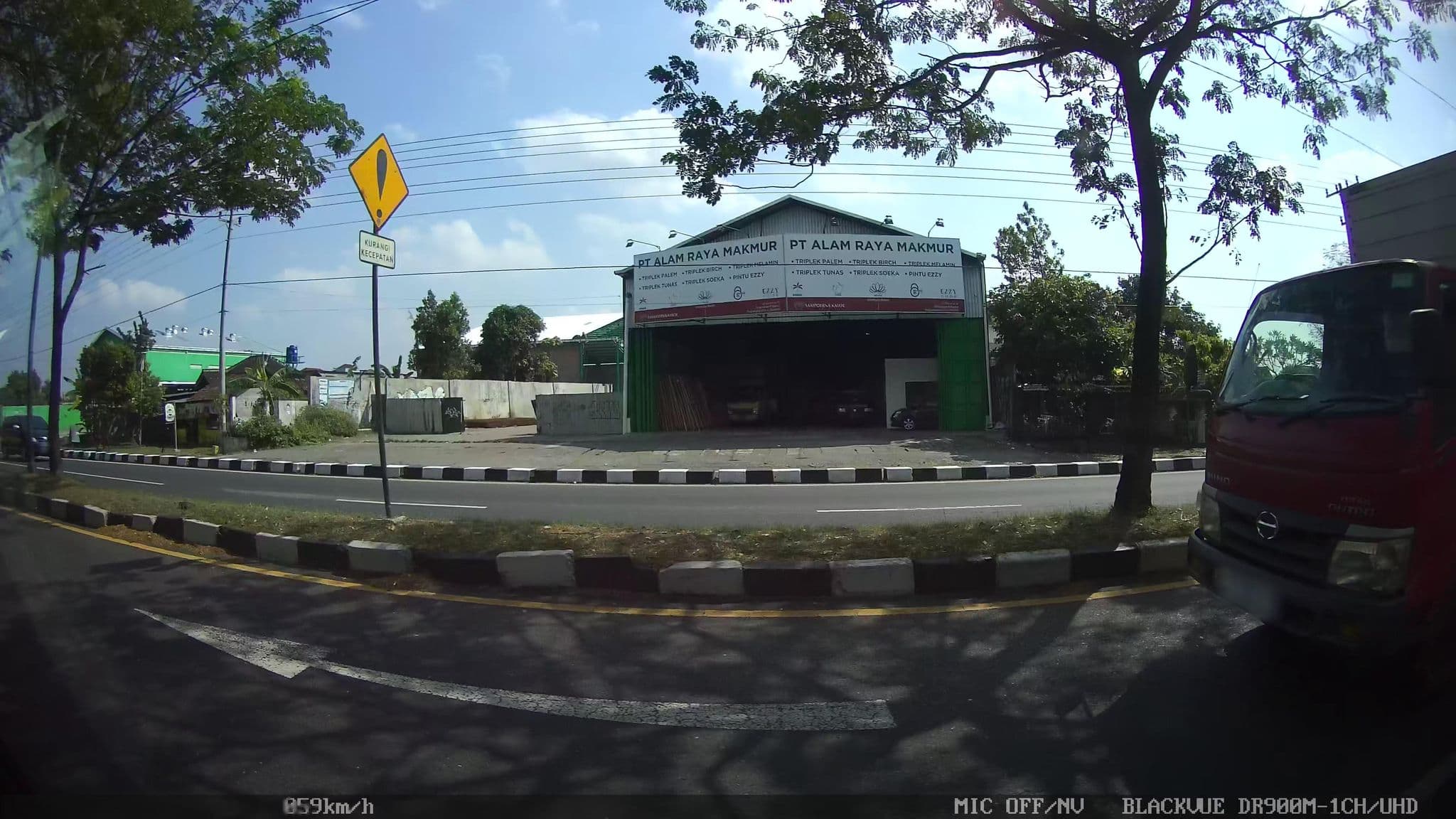 Street view near Gang pertama pasar giwangan, Yogyakarta — © kaart_2 (CC BY-SA · Mapillary)