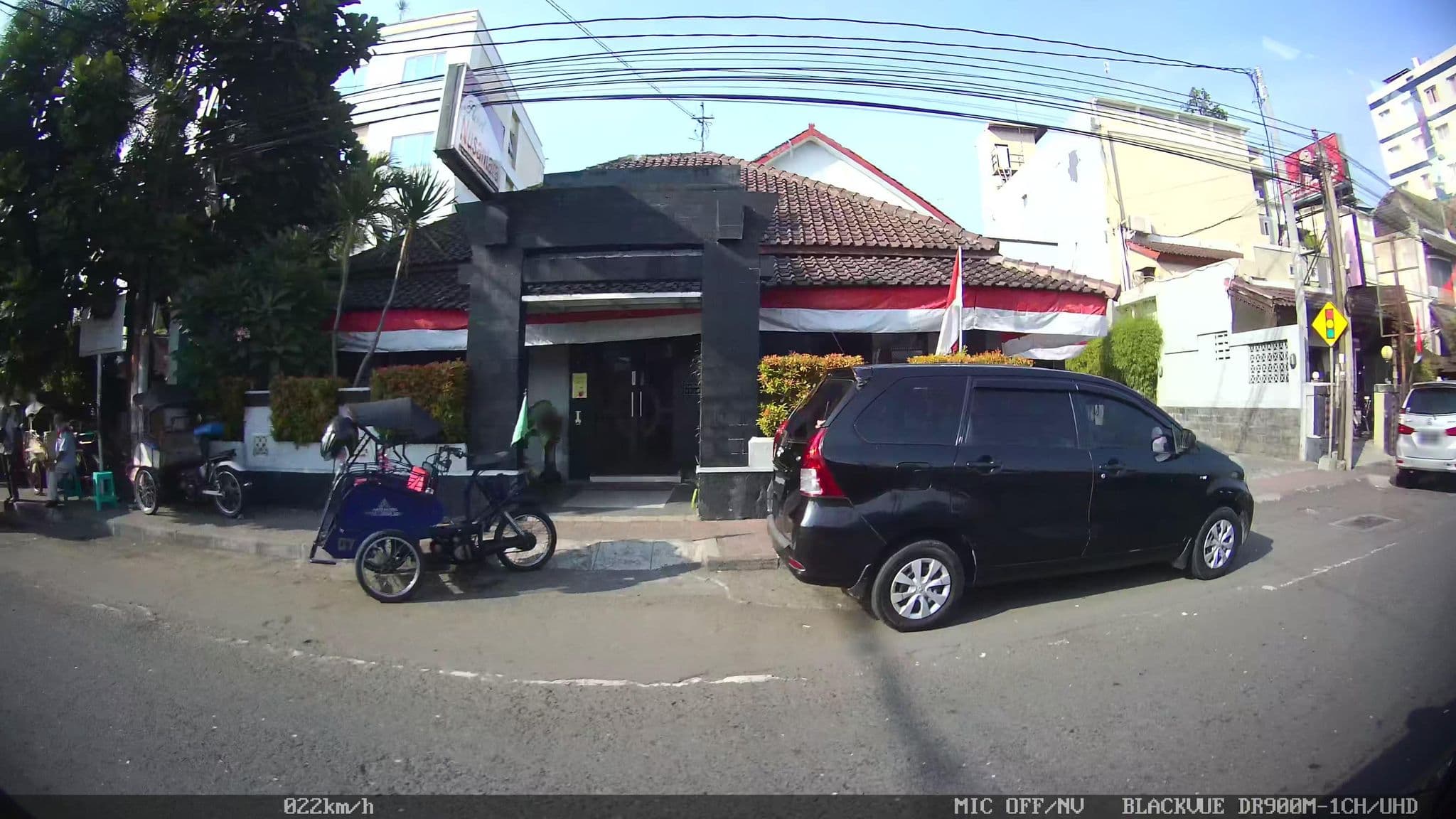 Street view near Prynees hotel, Yogyakarta — © kaart_2 (CC BY-SA · Mapillary)