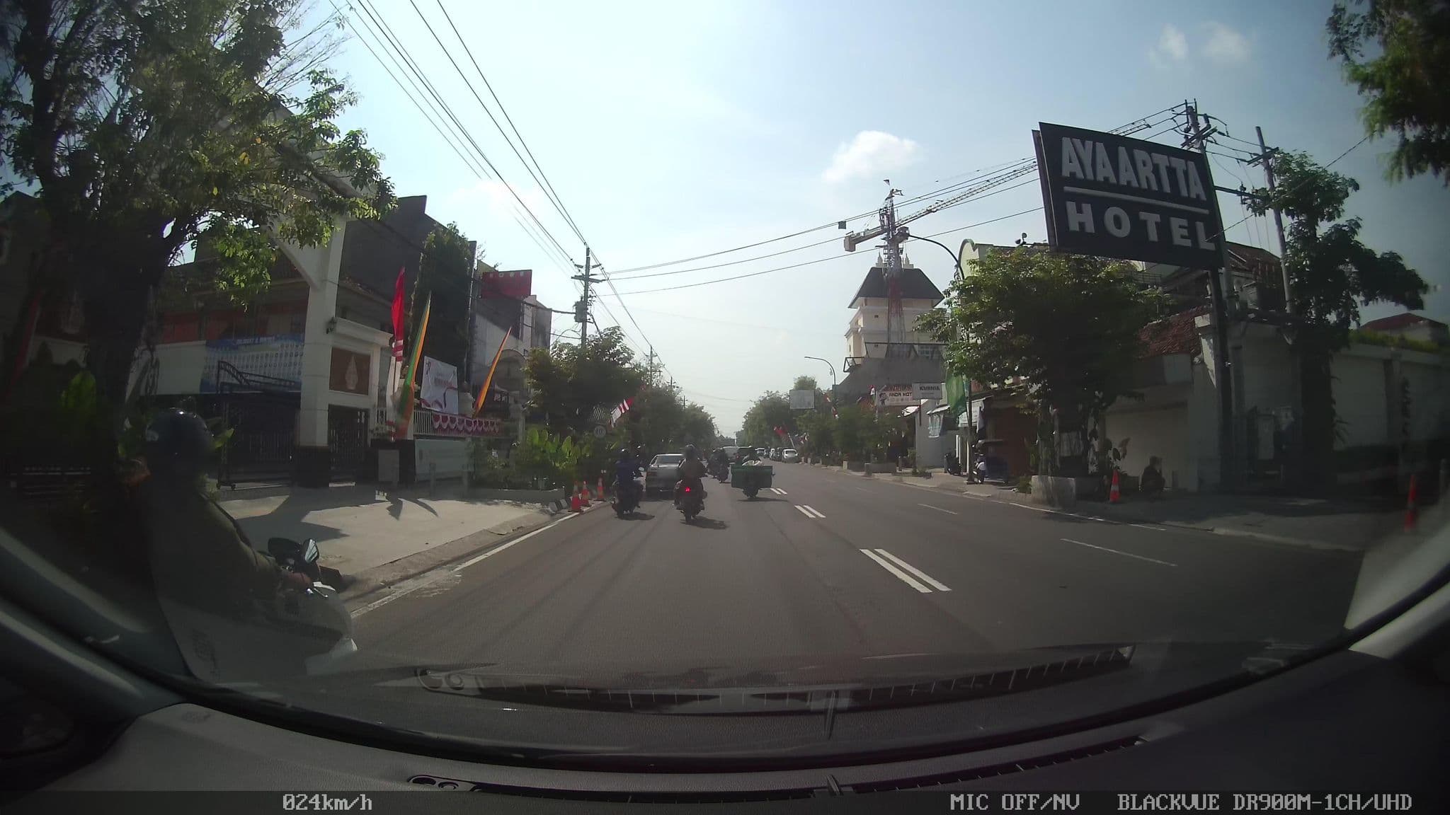 Street view near Hotel Dhirgahayu, Yogyakarta — © kaart5 (CC BY-SA · Mapillary)