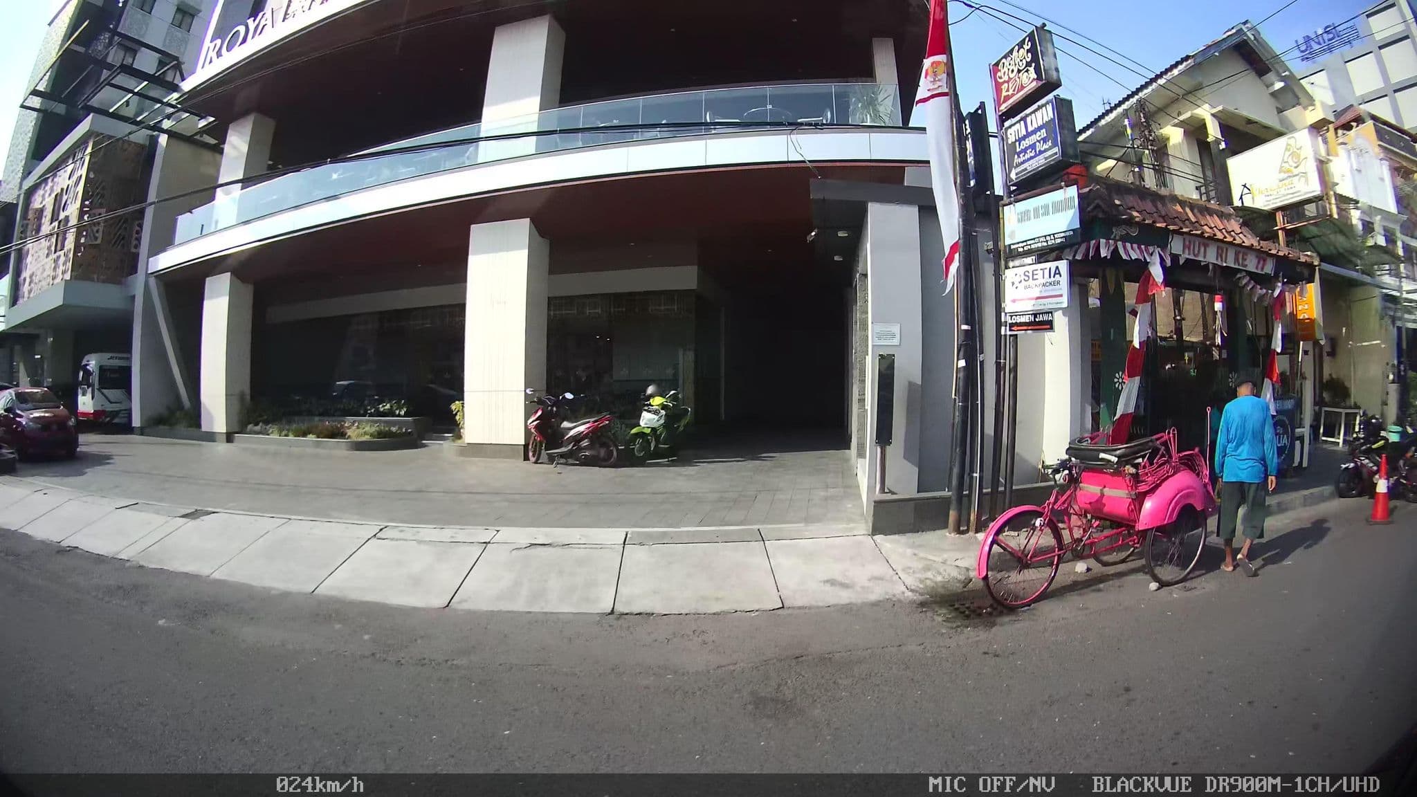 Street view near Hotel Istana Batik Jogjakarta, Yogyakarta — © kaart_2 (CC BY-SA · Mapillary)