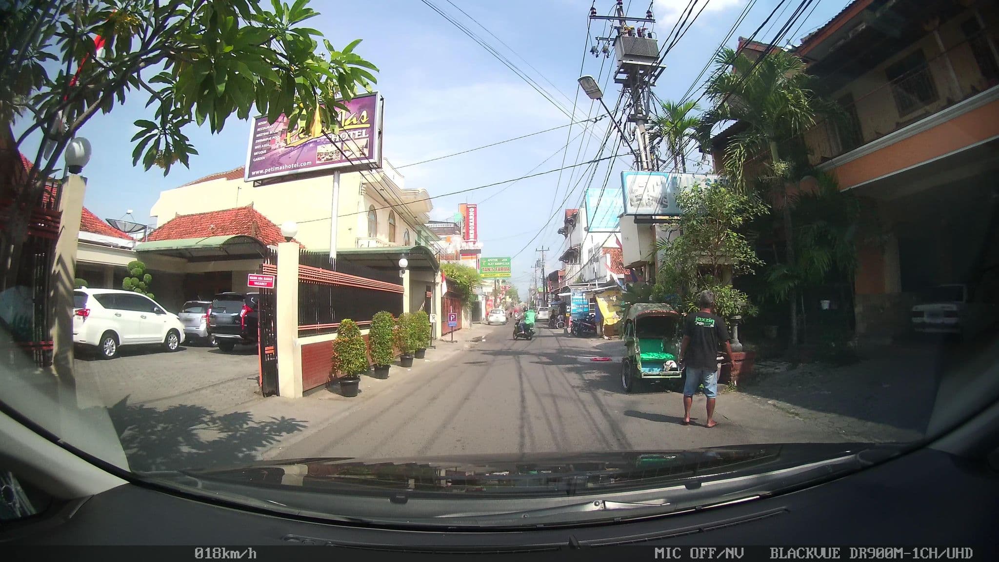 Street view near Hotel Blue Safir boutiqe Jl.Dagen  Malioboro Yogyakarta, Yogyakarta — © kaart_2 (CC BY-SA · Mapillary)