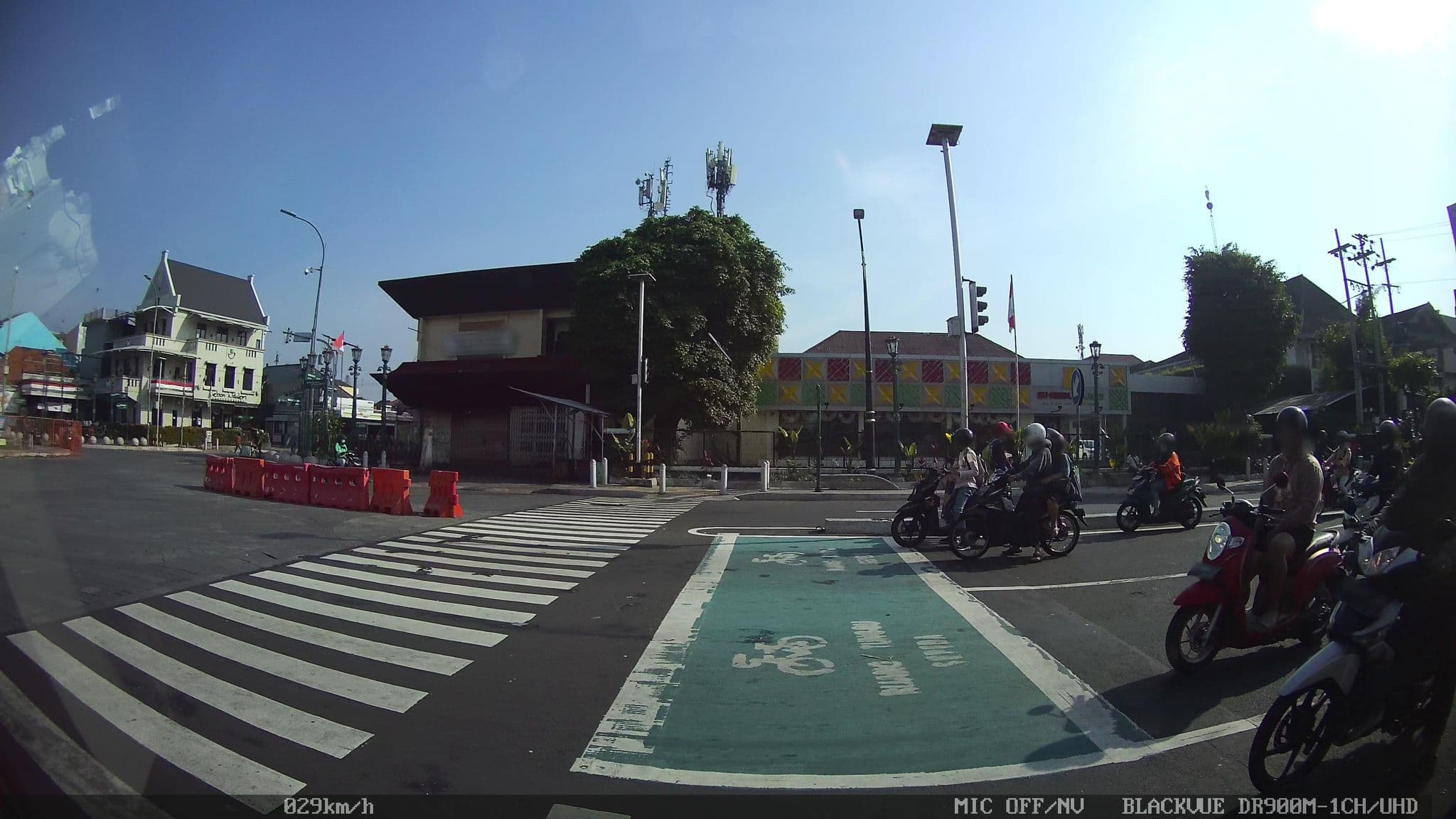 Street view near Grand Tropic Suites Hotel, Yogyakarta — © kaart5 (CC BY-SA · Mapillary)