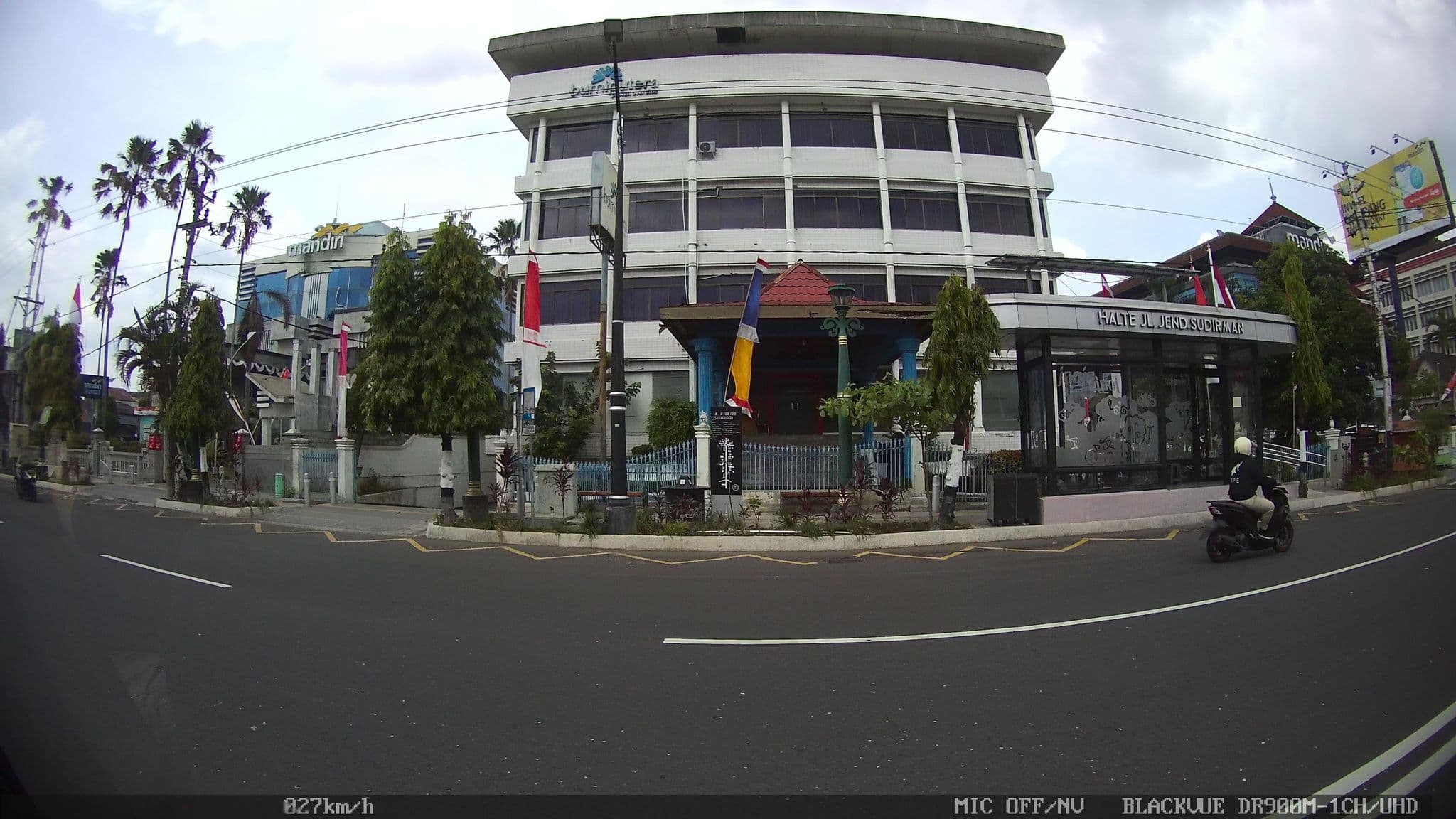 Street view near Kamar 261, Hotel Santika Premiere Yogyakarta, Yogyakarta — © kaart_2 (CC BY-SA · Mapillary)