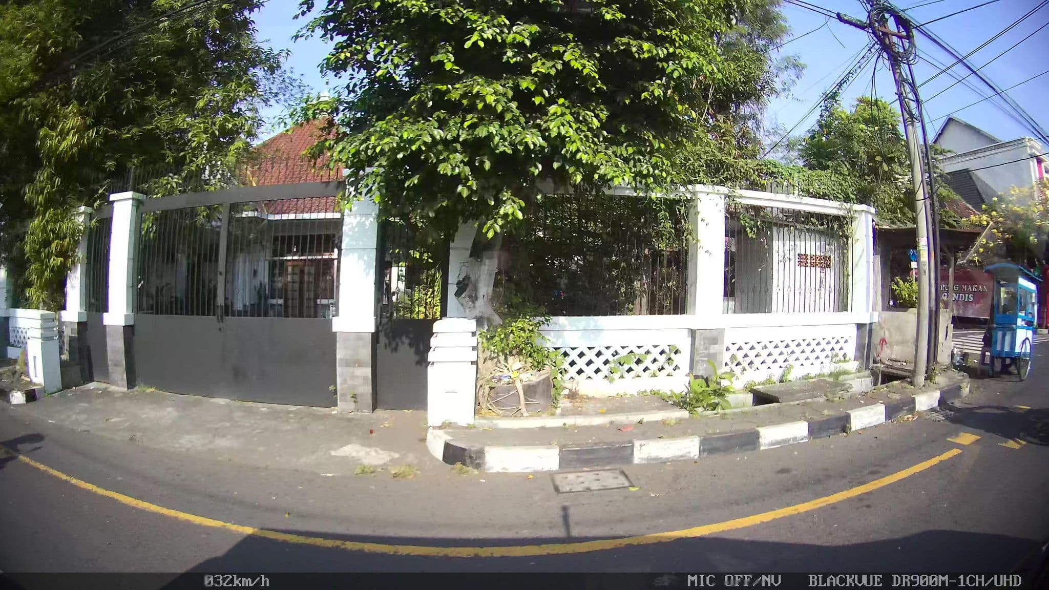Street view near Hotel Wiz Malioboro, Yogyakarta — © kaart5 (CC BY-SA · Mapillary)