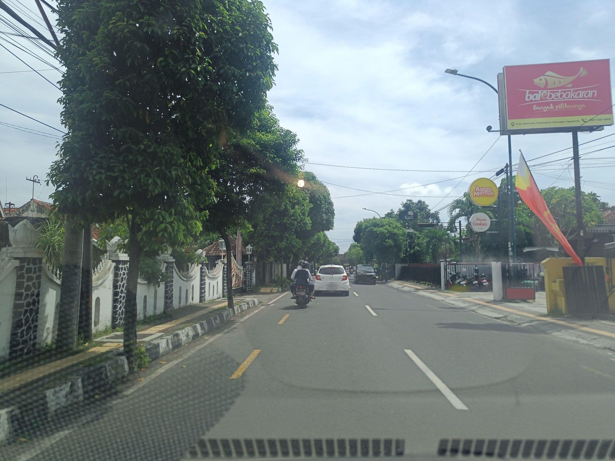 Street view near Wisma Nendra, Yogyakarta — © hen0ch (CC BY-SA · Mapillary)