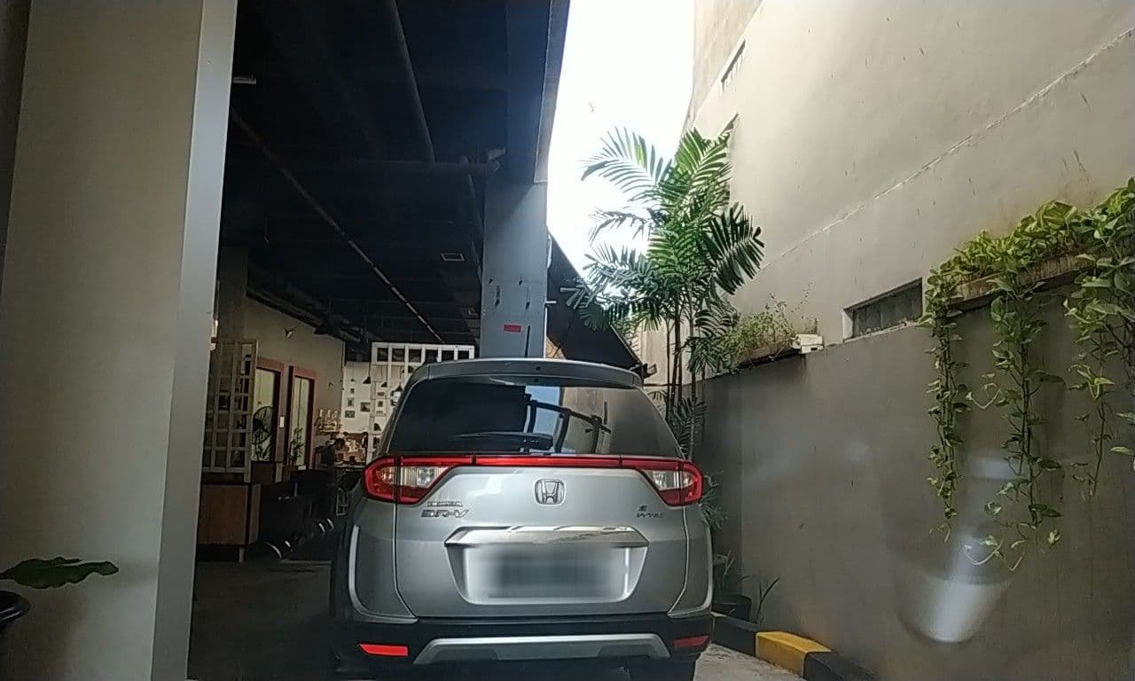 Street view near The Edelweiss Hotel Yogyakarta, Yogyakarta — © riyadiwibowo (CC BY-SA · Mapillary)