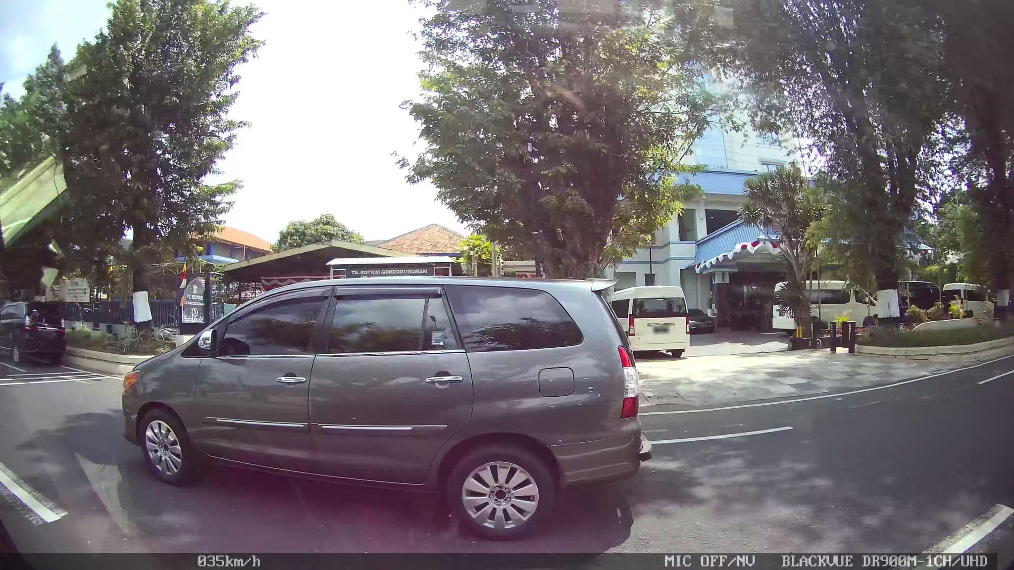 Street view near Novotel Yogyakarta, Yogyakarta — © kaart5 (CC BY-SA · Mapillary)