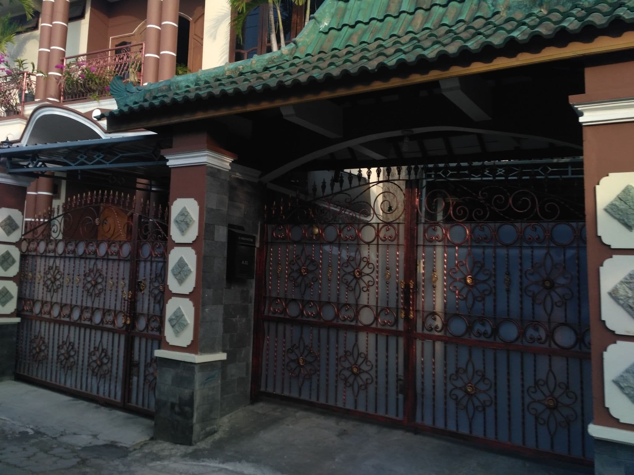Street view near Cattleya Exclusive Boarding House, Melati — © dina_permata (CC BY-SA · Mapillary)