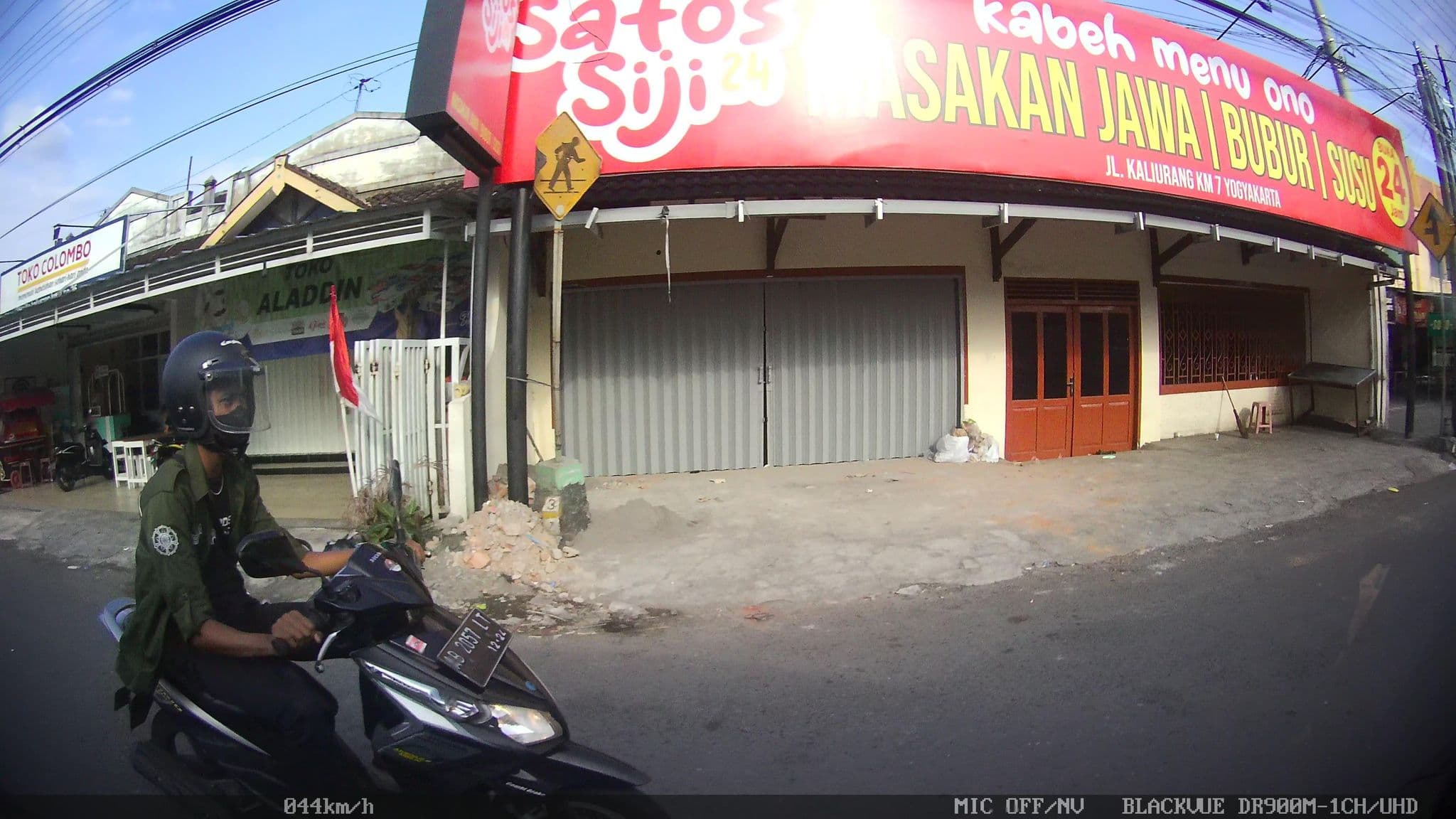 Street view near Wisma Sakinah Hotel, Melati — © kaart_2 (CC BY-SA · Mapillary)