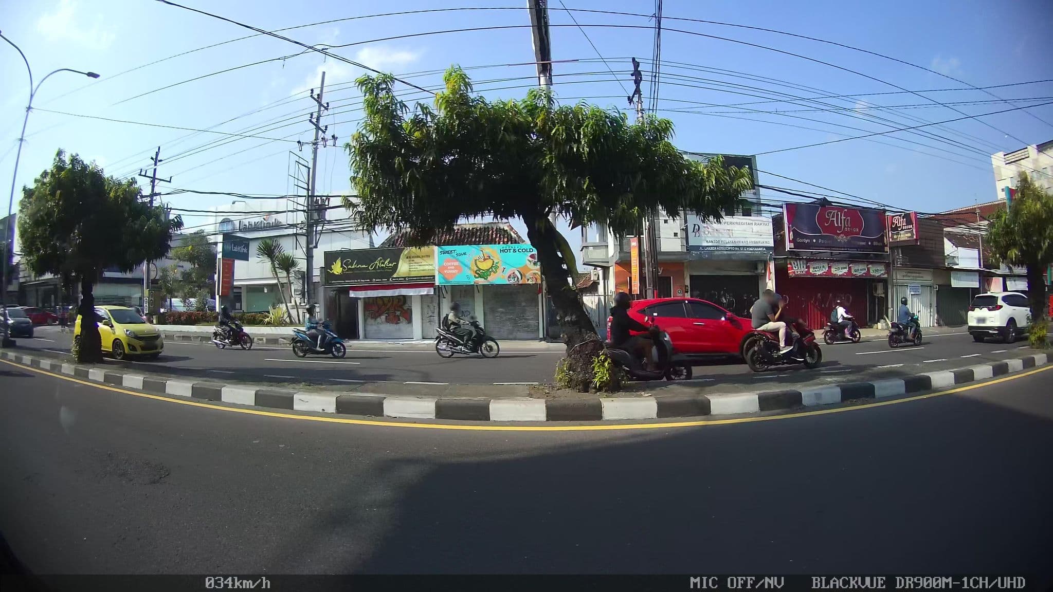 Street view near Hotel De Vitello, Yogyakarta — © kaart_2 (CC BY-SA · Mapillary)