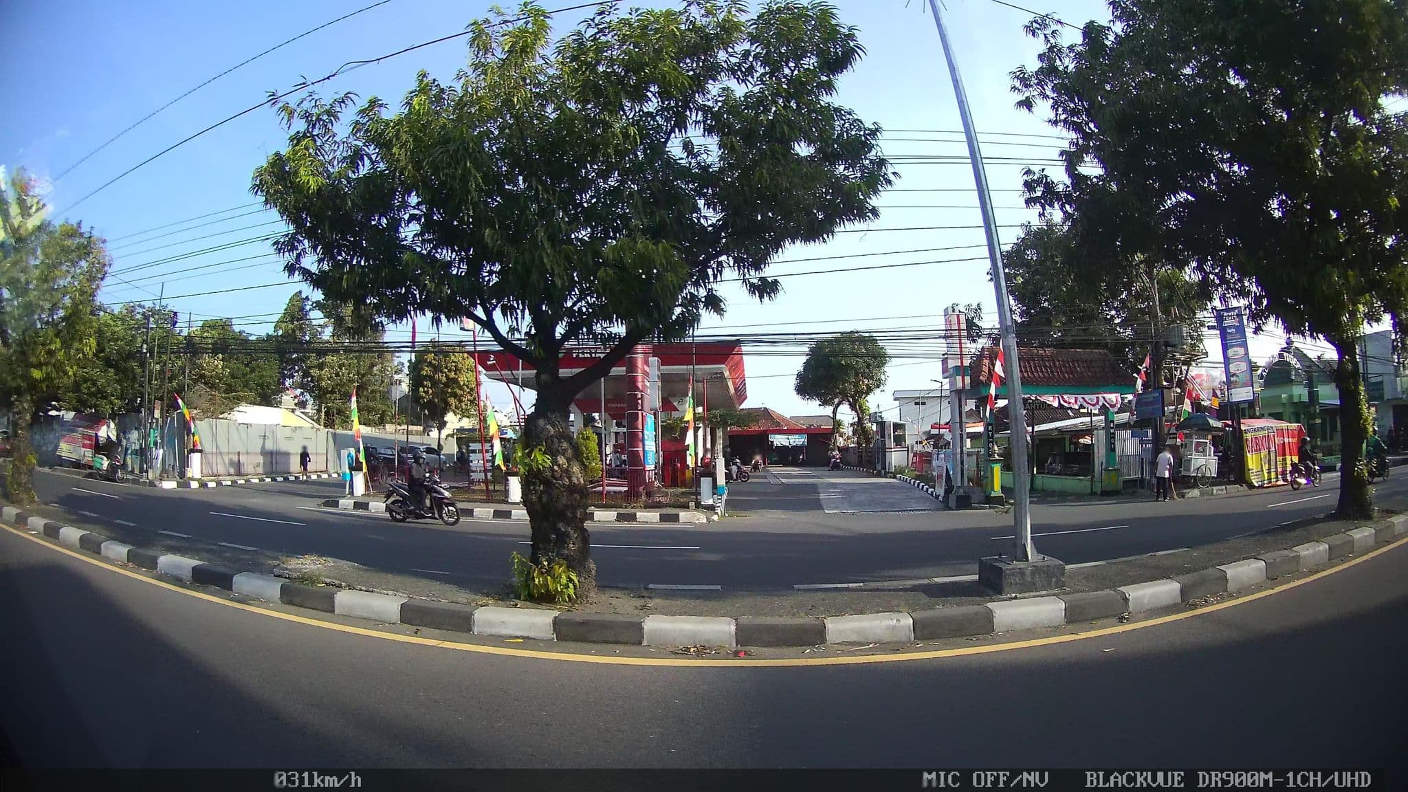 Street view near Eastparc Hotel, Yogyakarta — © kaart5 (CC BY-SA · Mapillary)