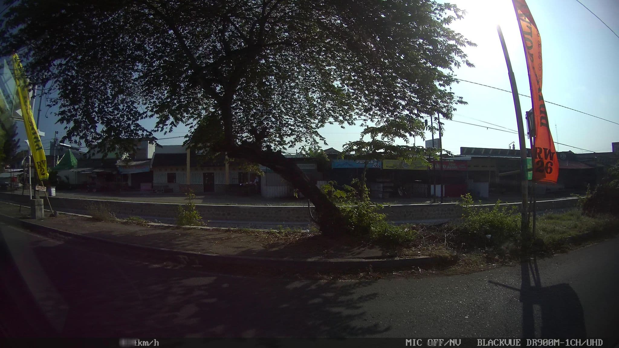 Street view near Maumu Hotel and Restaurant Surabaya, Melati — © kaart_1 (CC BY-SA · Mapillary)