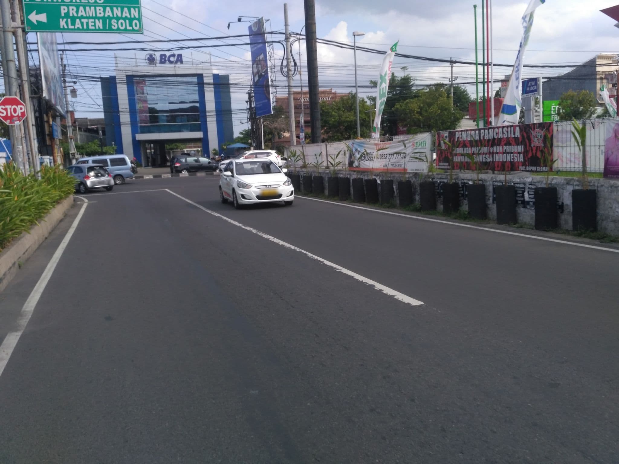 Street view near Lagoon Room - Sheraton Mustika Yogyakarta Resort & Spa, Yogyakarta — © dina_permata (CC BY-SA · Mapillary)