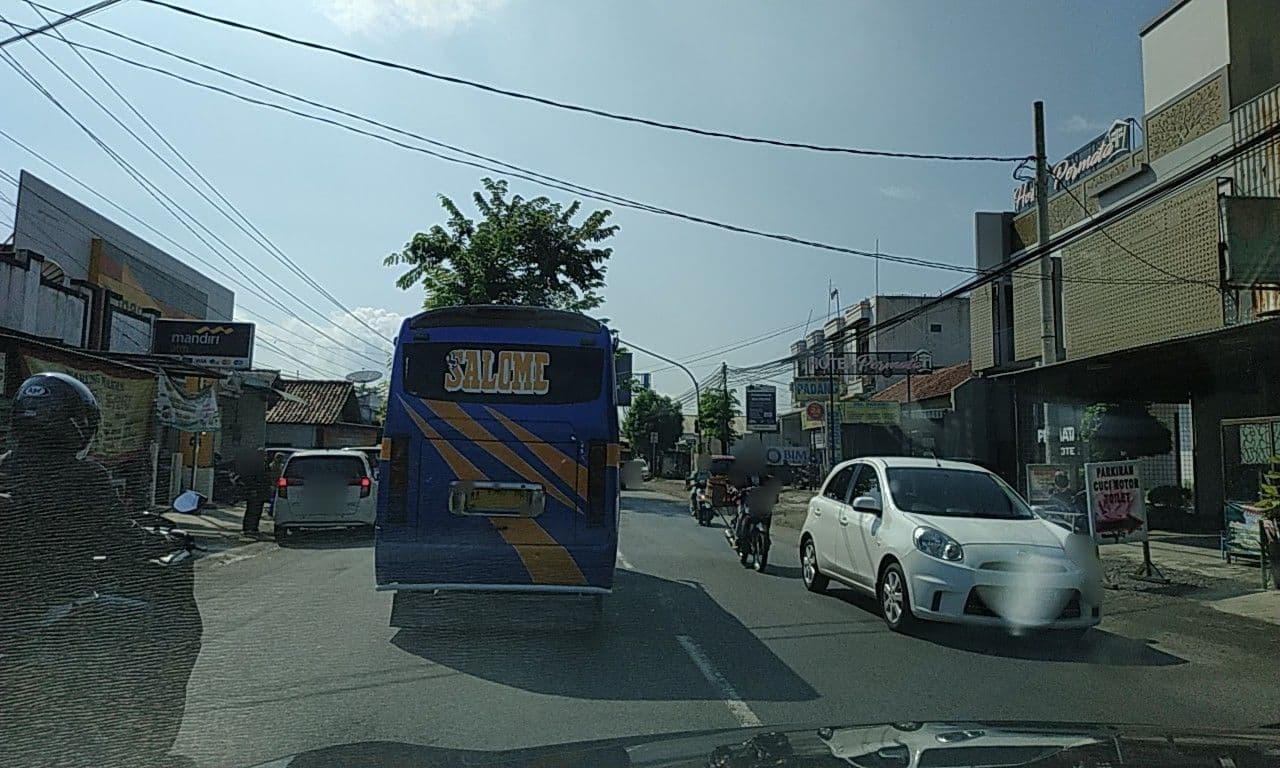 Street view near Hotel Dunia, Gombong — © riyadiwibowo (CC BY-SA · Mapillary)