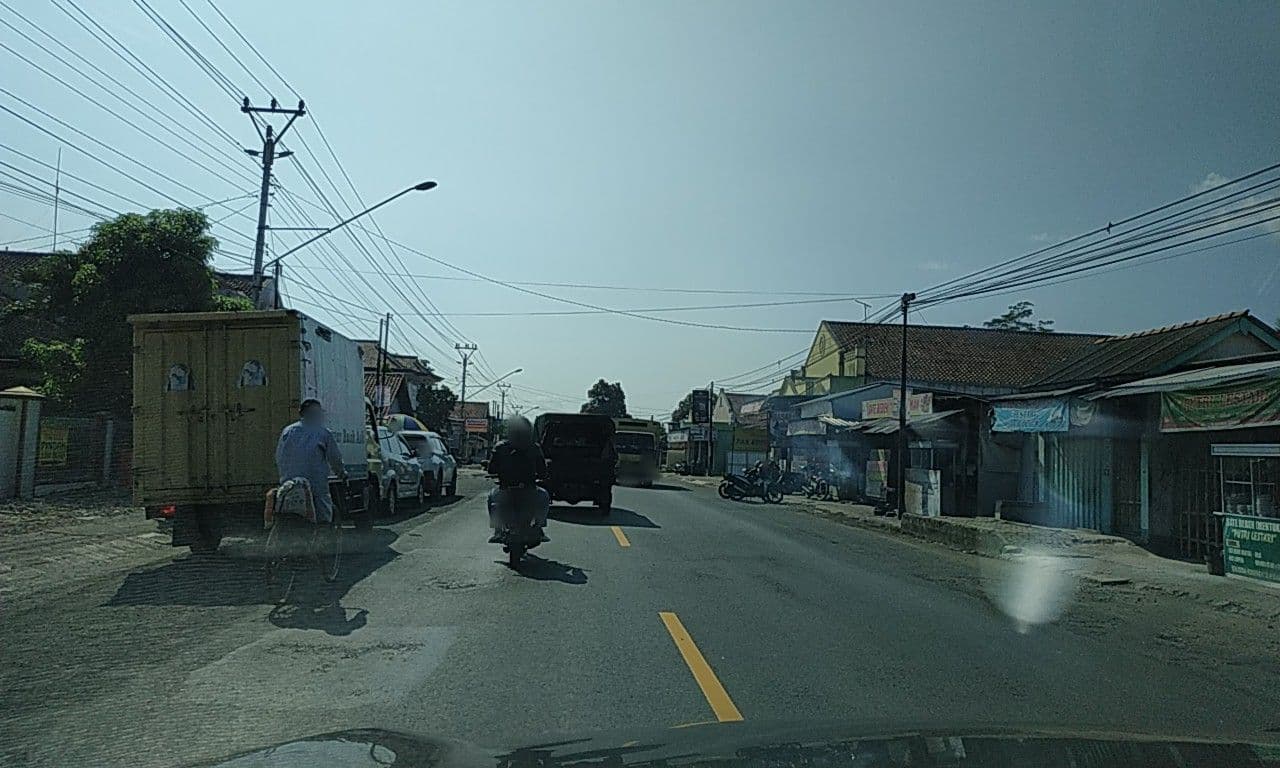 Street view near Hotel Kencana, Gombong — © riyadiwibowo (CC BY-SA · Mapillary)